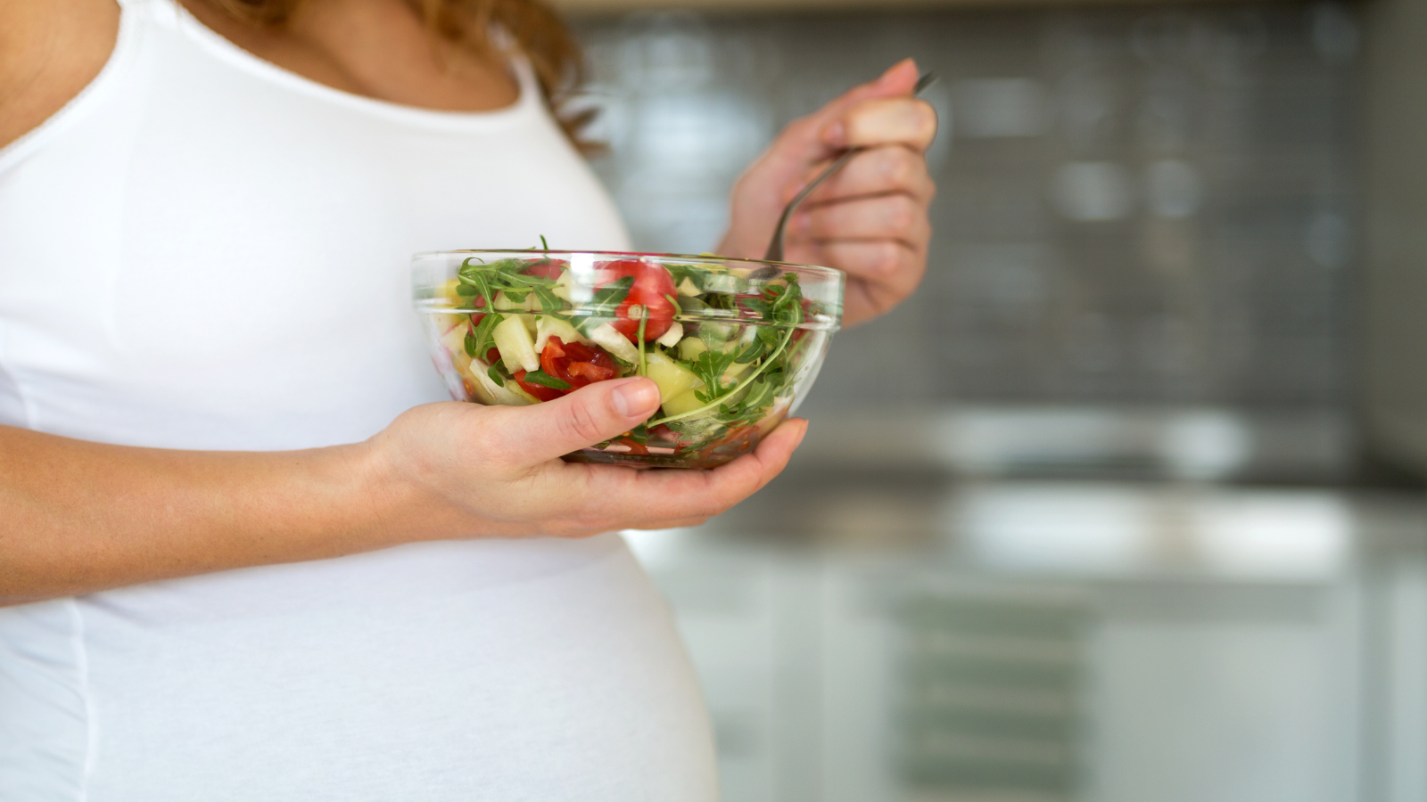 Bà bầu ăn rau xà lách được không là thắc mắc của nhiều người