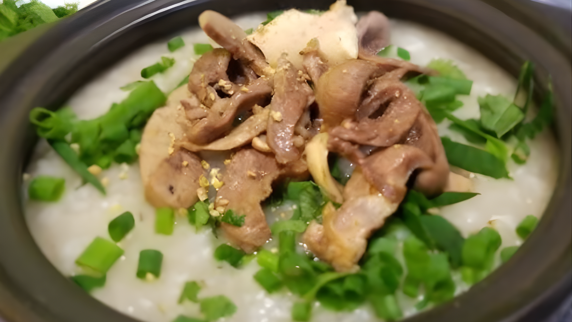 Các món ăn như tim bò xào rau, tim bò hầm hoặc cháo tim bò là những lựa chọn an toàn và giàu dinh dưỡng