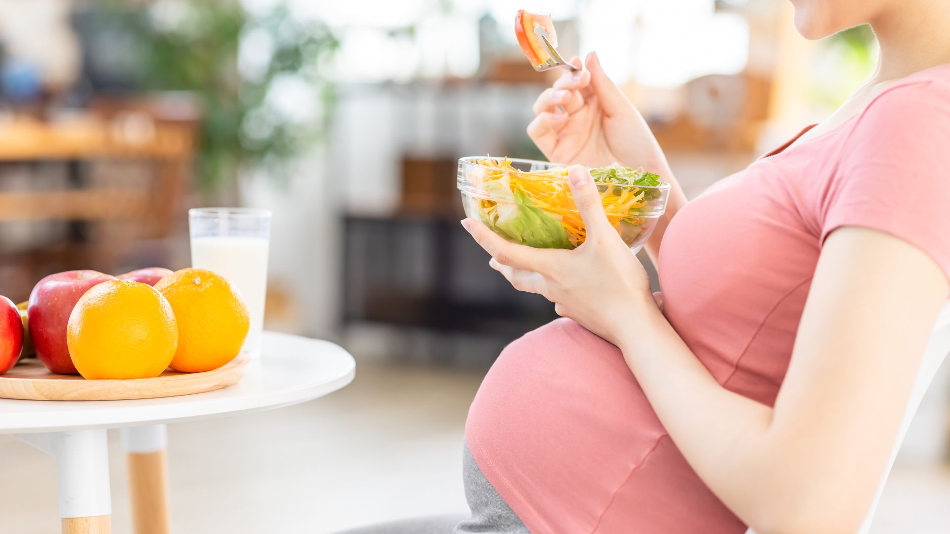 Duy trì chế độ dinh dưỡng cân bằng hỗ trợ phòng ngừa đau bụng dưới khi mang thai