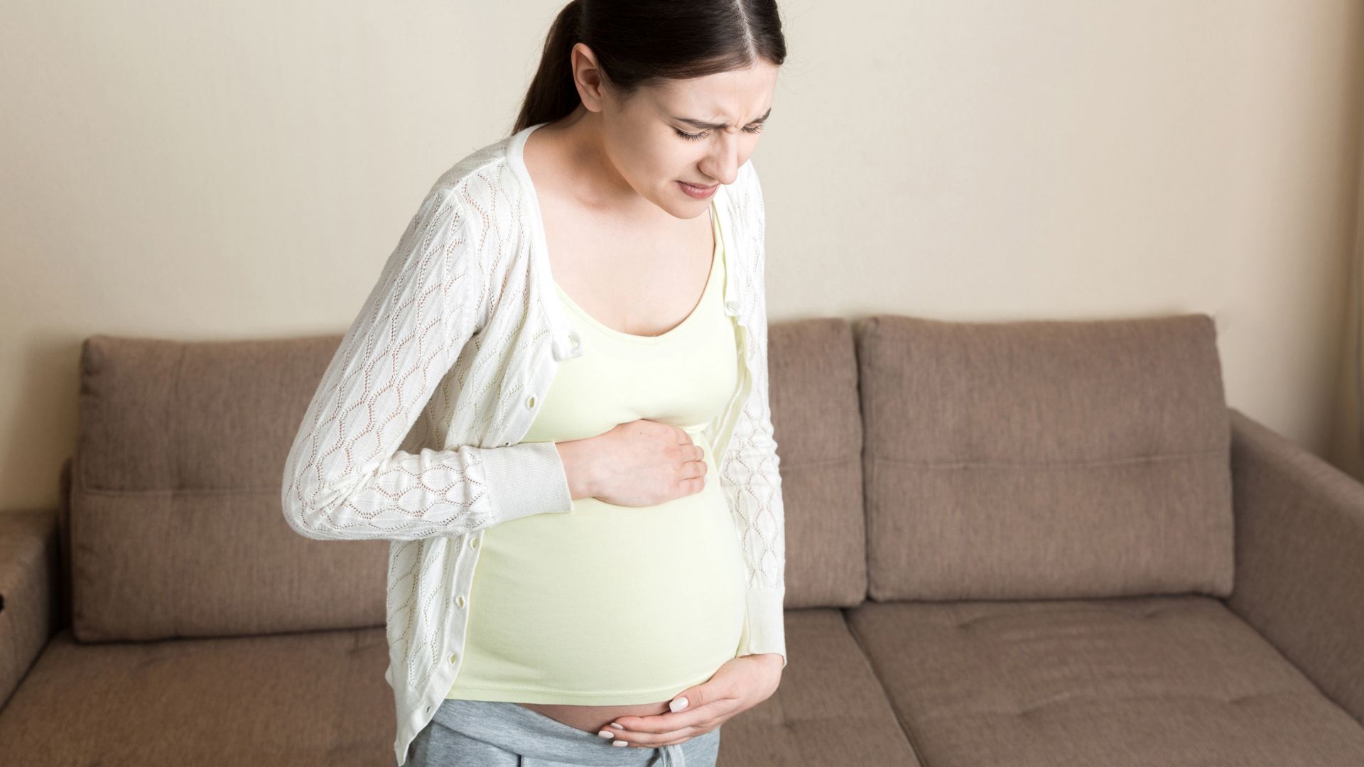 Bà bầu bị đau bụng dưới tháng thứ 5 có nguy hiểm không