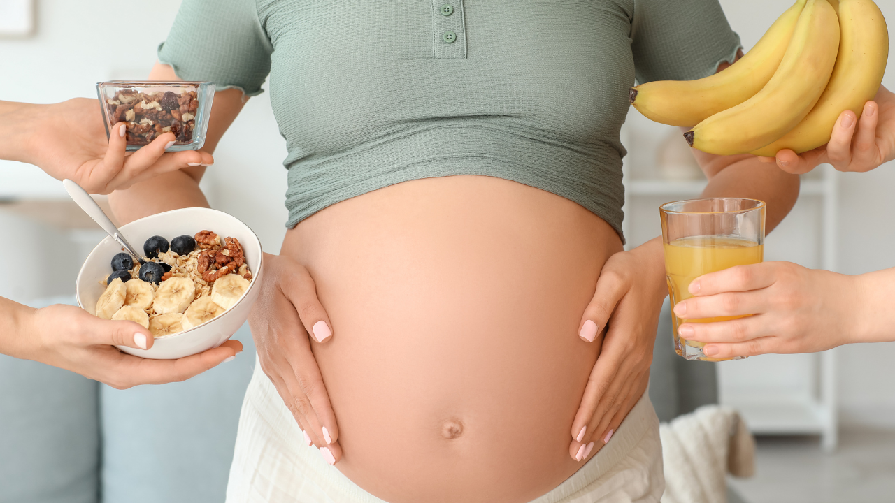 Một chế độ ăn cân bằng, giàu canxi và phốt pho sẽ giúp răng mẹ chắc khỏe