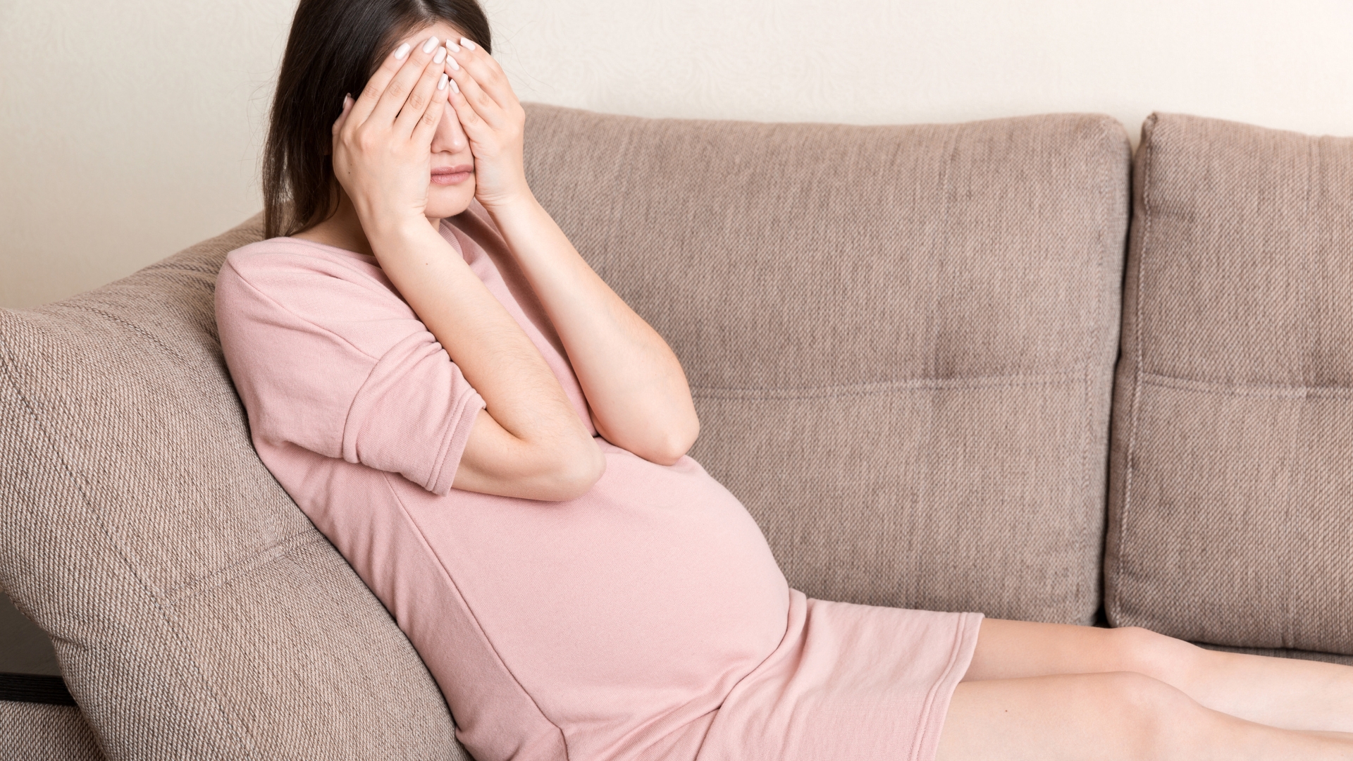 Nếu xuất hiện các bất thường khi sử dụng như buồn nôn, khó chịu, chóng mặt, mẹ bầu nên ngưng sử dụng ngay