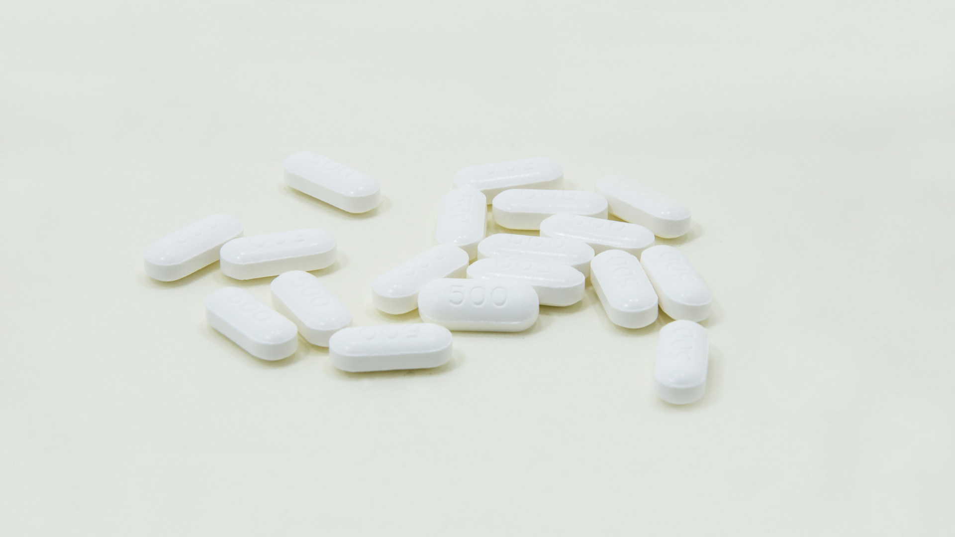 Nếu có bệnh lý nền (như gan, thận, huyết áp cao), cần đặc biệt thận trọng