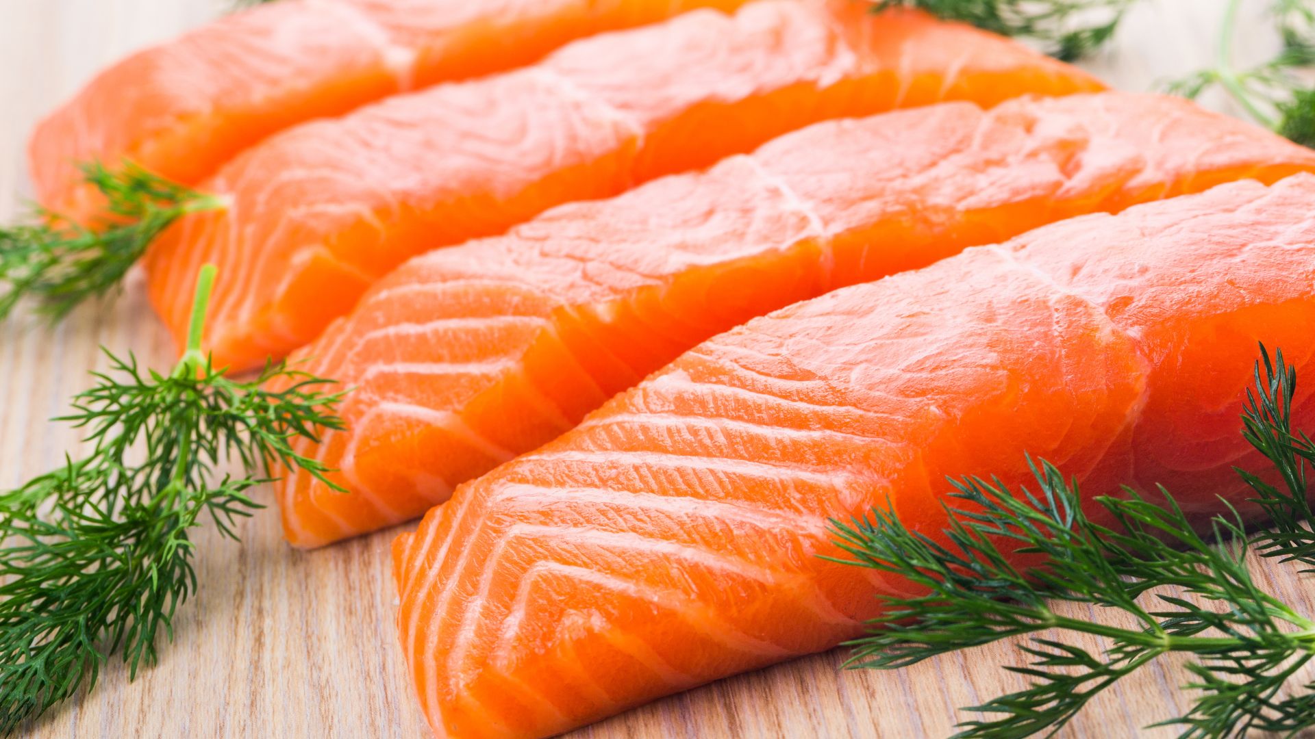 Bạn nên bổ sung cá hồi vào chế độ ăn khi bạch cầu tăng cao