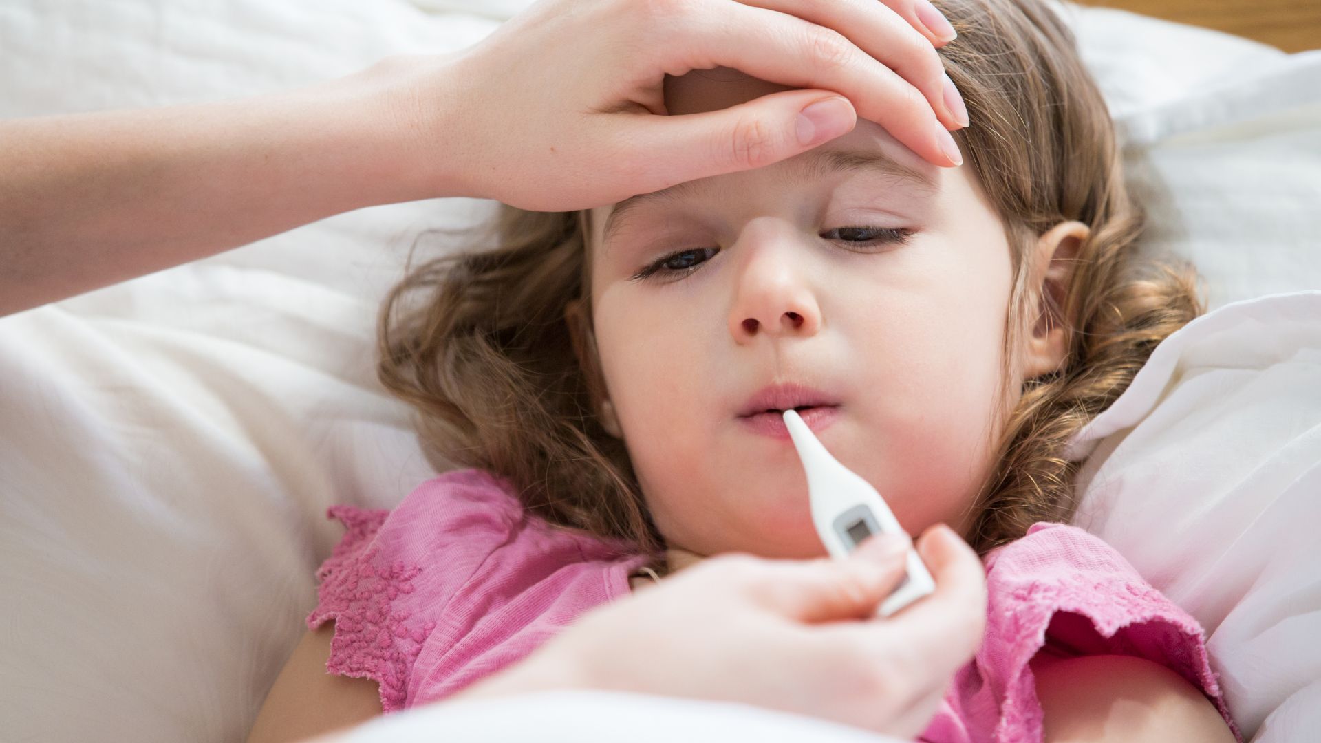 Sốt là dấu hiệu điển hình nhận biết bạch cầu trung tính bất thường