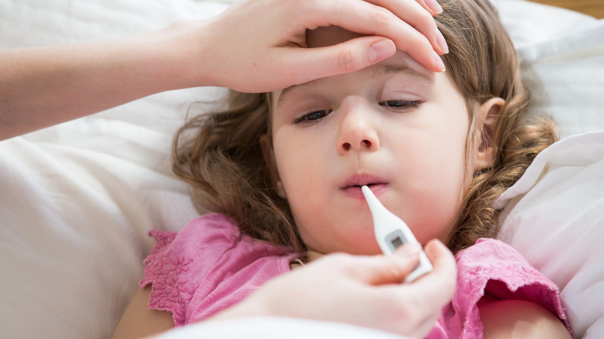 Sốt là một dấu hiệu cho thấy chỉ số bạch cầu tăng bất thường