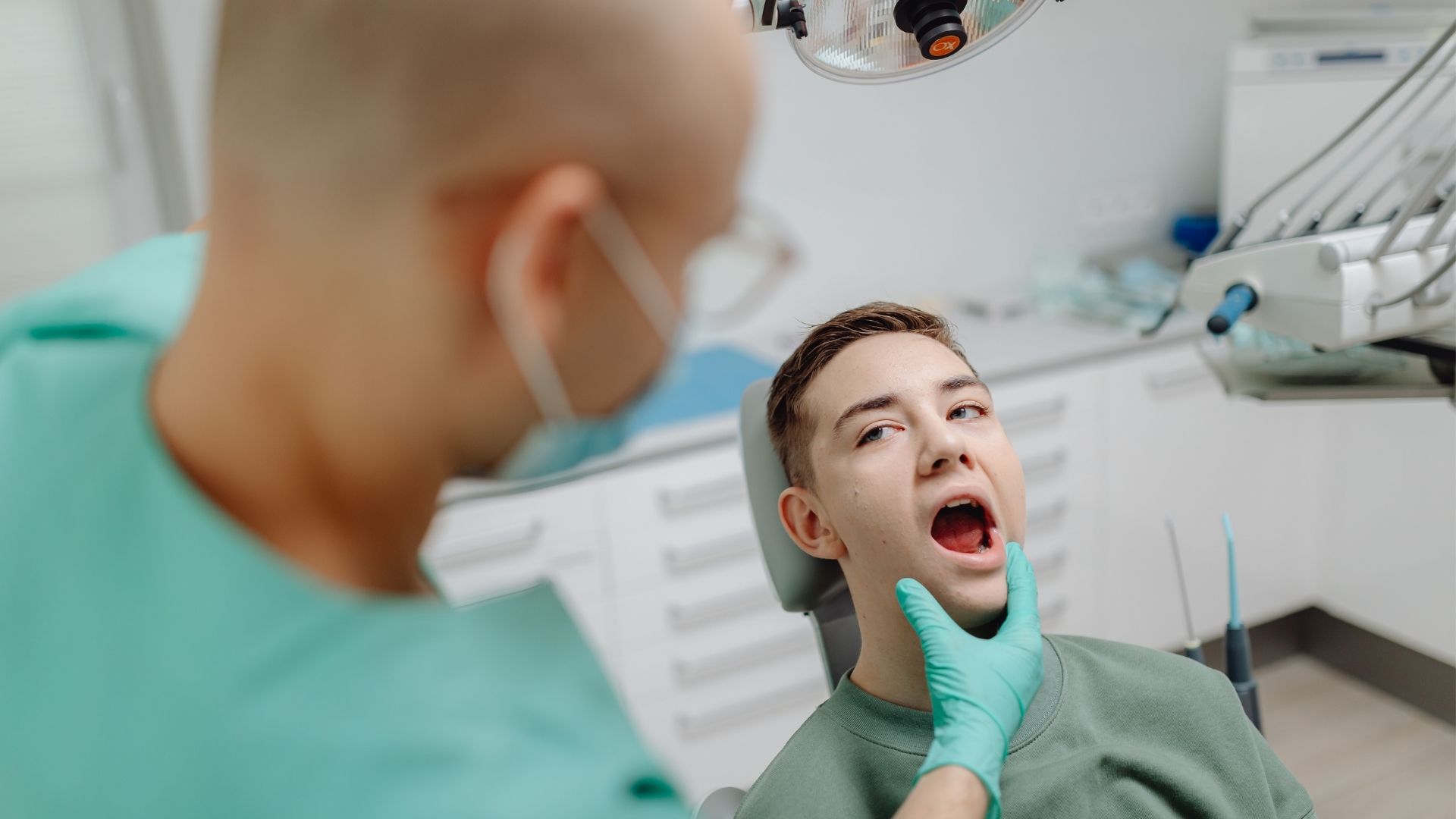 Người bệnh nên đi khám khi thấy đau nhiều khi nuốt hoặc nói