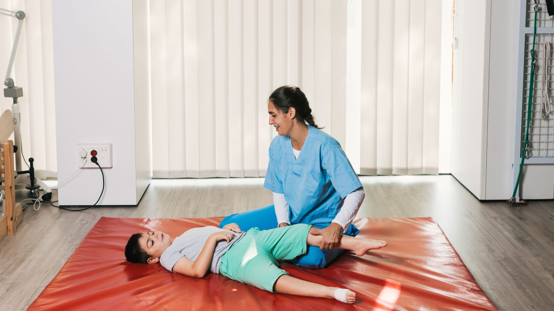 Vận động trị liệu được áp dụng trong điều trị bệnh bại não