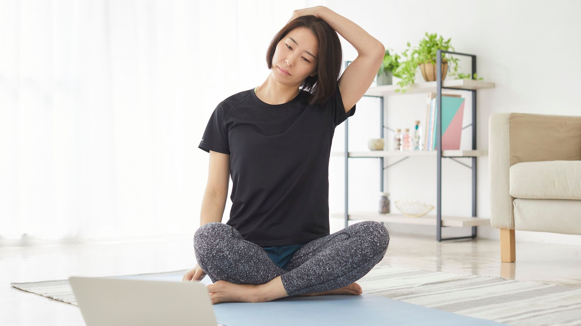 Bài tập yoga chữa đau lưng vai gáy mang lại nhiều lợi ích cho sức khỏe