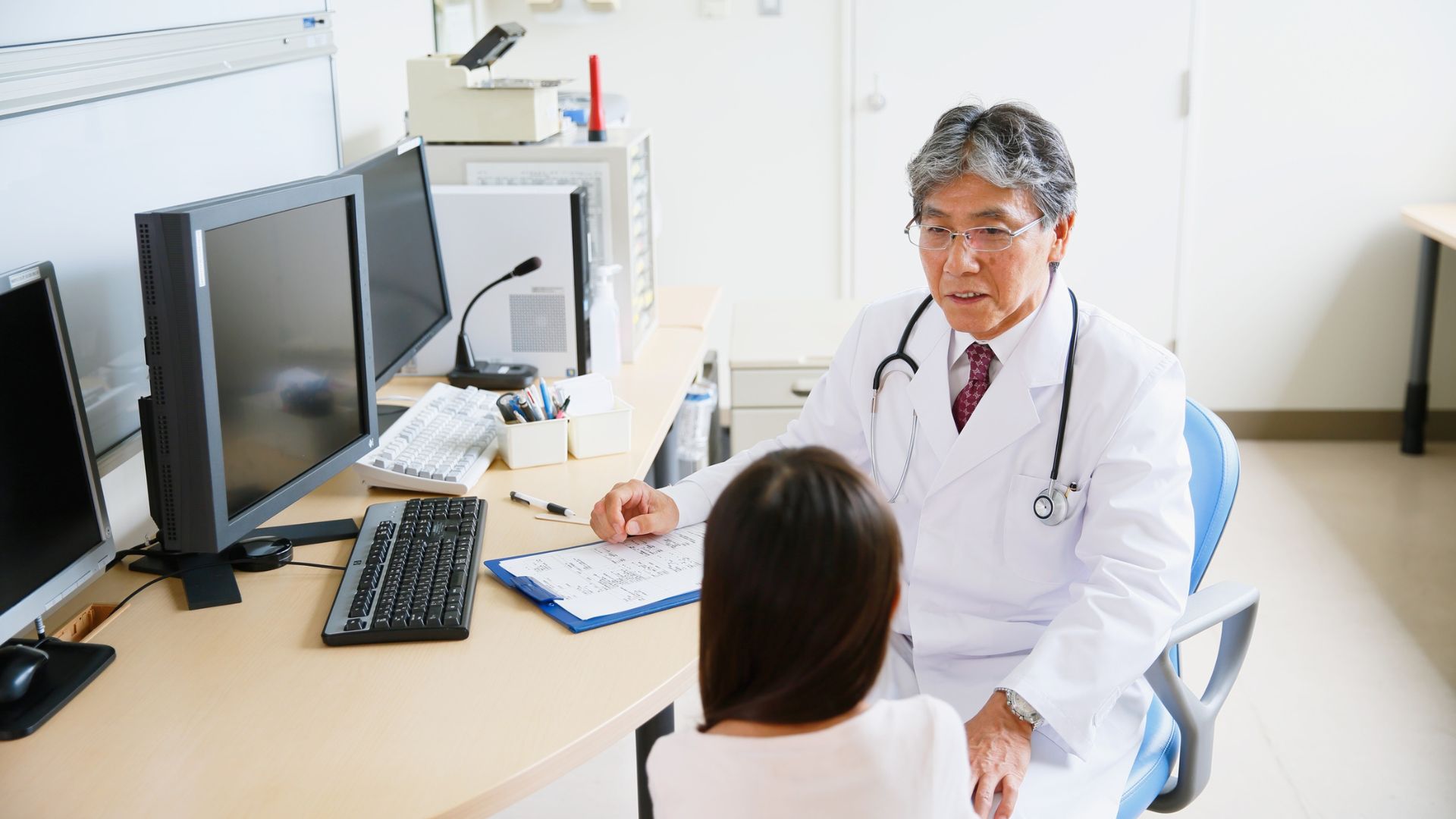 Bạn nên đến gặp bác sĩ để thăm khám nếu tình trạng rối loạn lo âu kéo dài