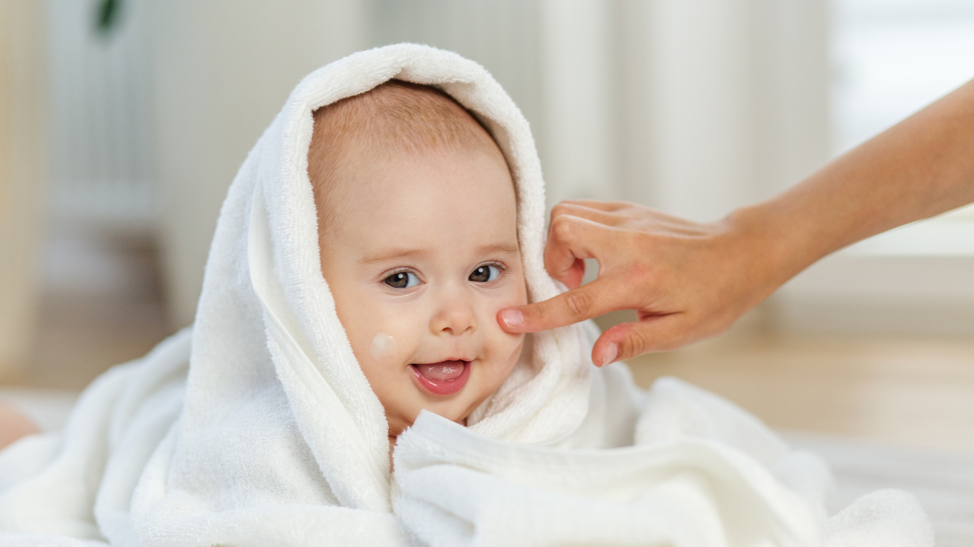 Chăm sóc da cũng rất quan trọng để phòng ngừa ban nhiễm trùng cho trẻ