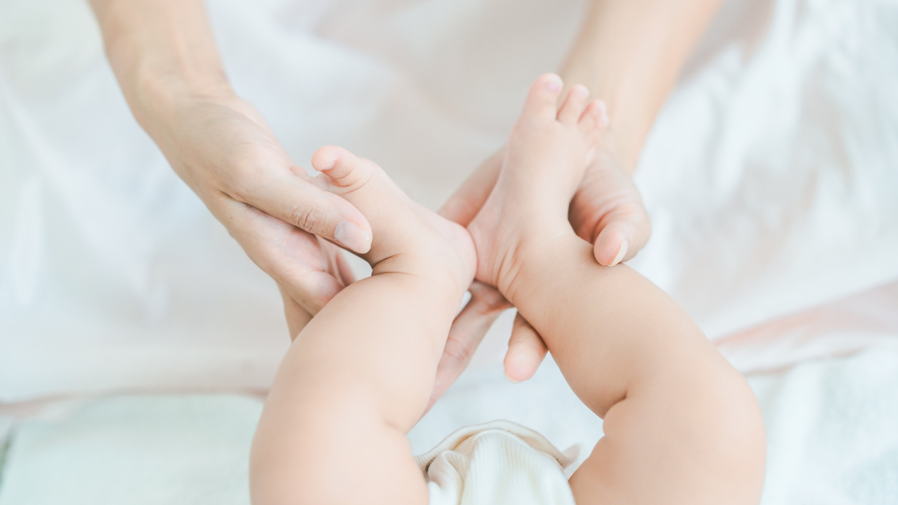 Bàn chân và bàn tay lạnh ở trẻ em có thể do bệnh lý nguy hiểm