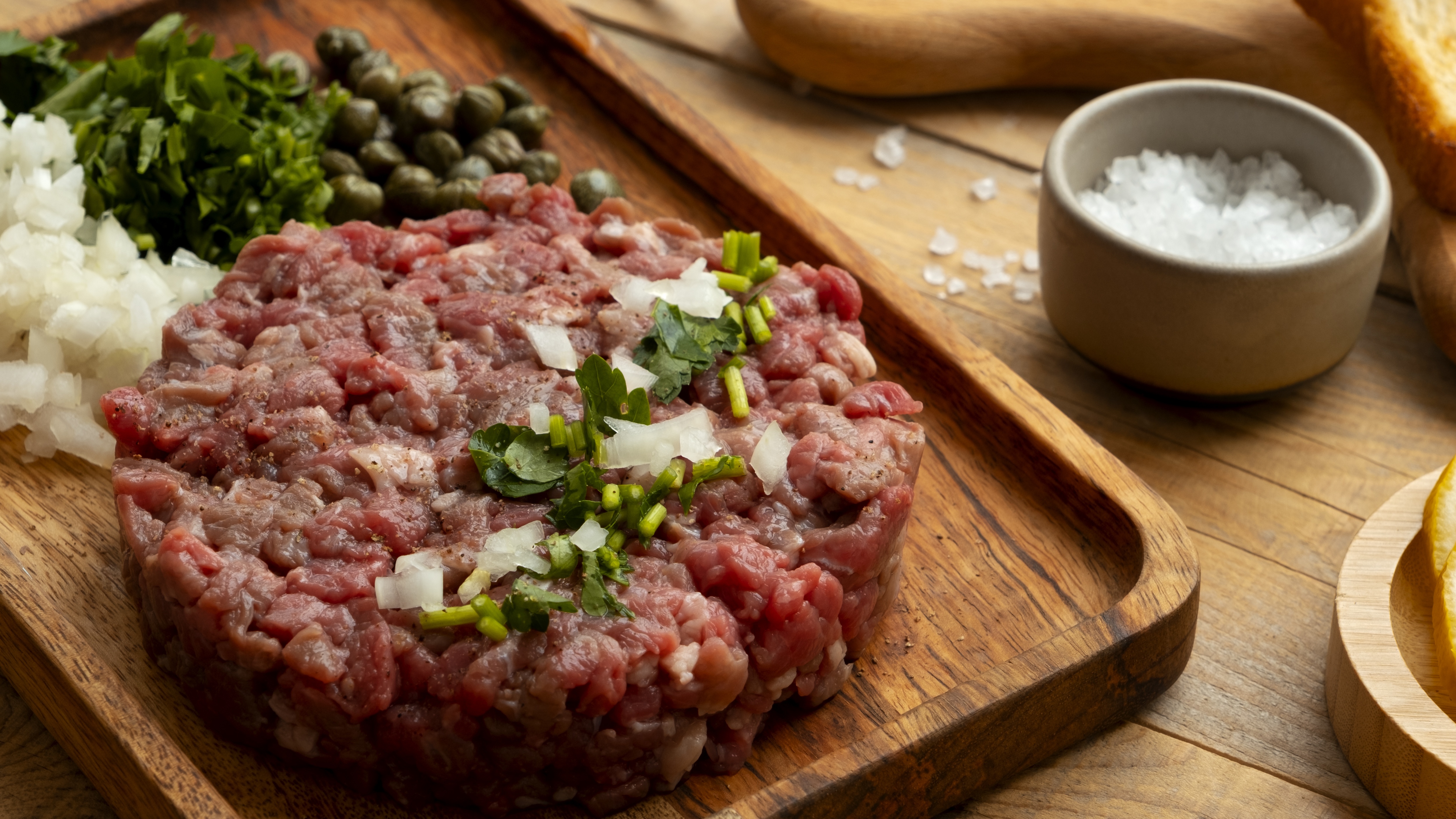 Để tốt cho sức khỏe tim mạch, bạn nên ưu tiên các loại thịt nạc ít chất béo bão hòa