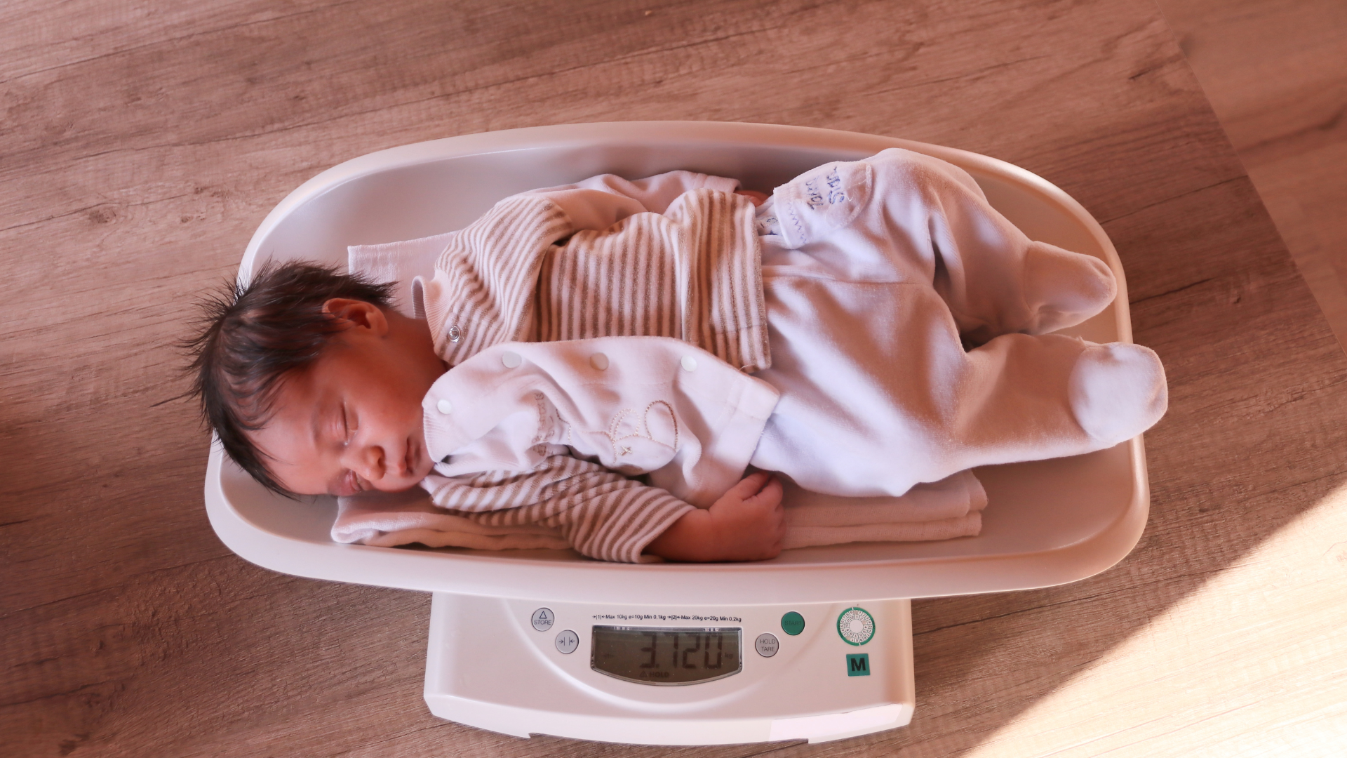 Giúp bé phát triển cân nặng ổn định và an toàn