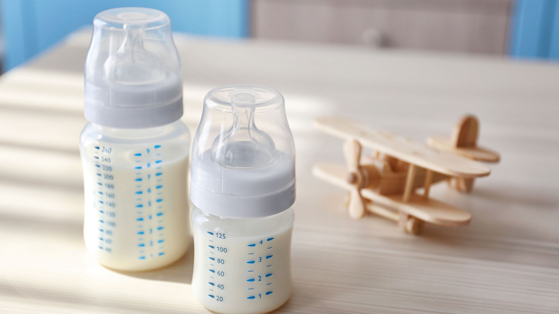 Nhờ bảng ml sữa chuẩn cho bé theo tháng mẹ có thể tham khảo lượng sữa phù hợp với bé để bé phát triển tốt nhất