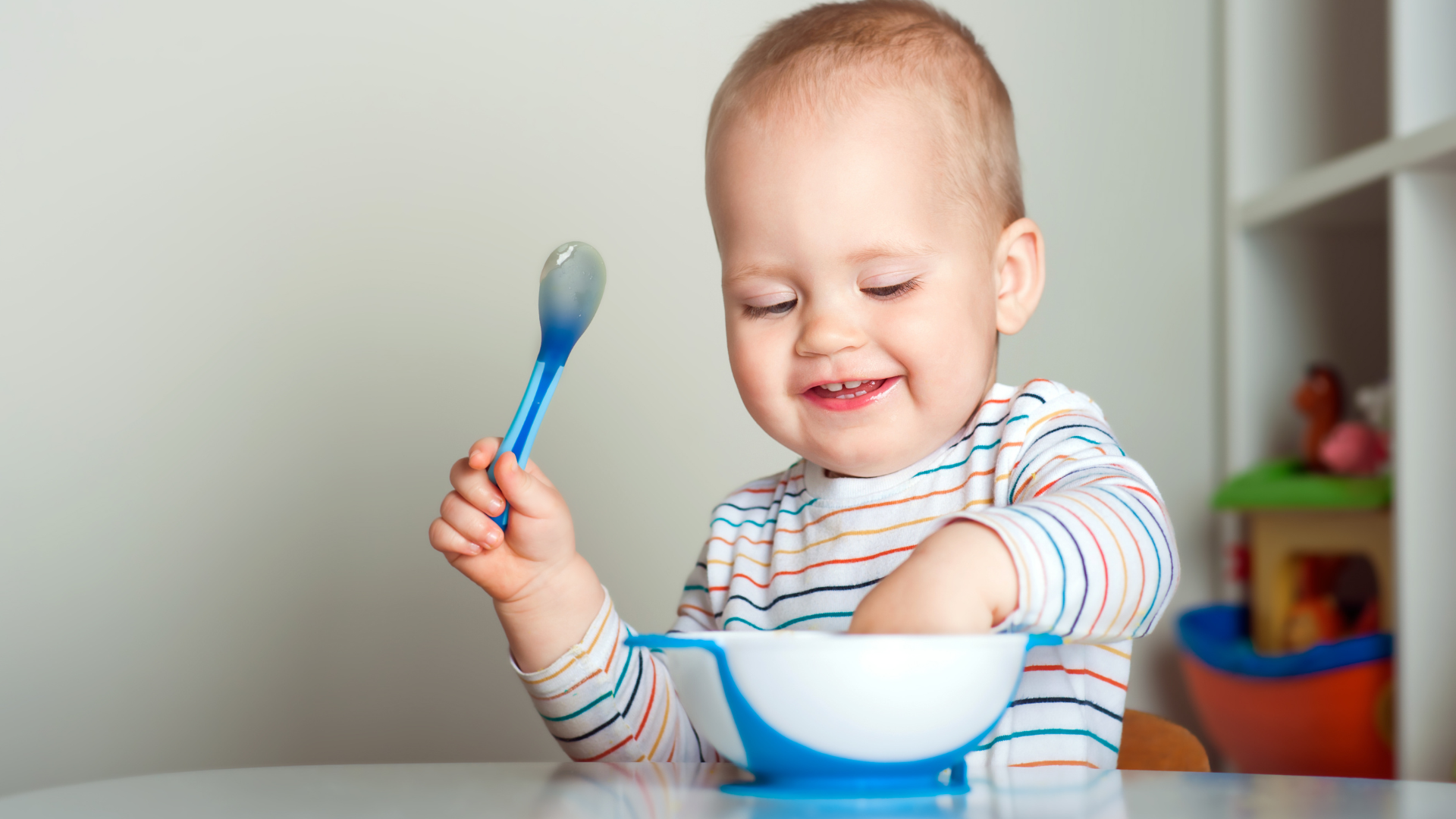 Luôn chọn loại bánh phù hợp độ tuổi, ít đường, ít muối và tan nhanh để tránh hóc