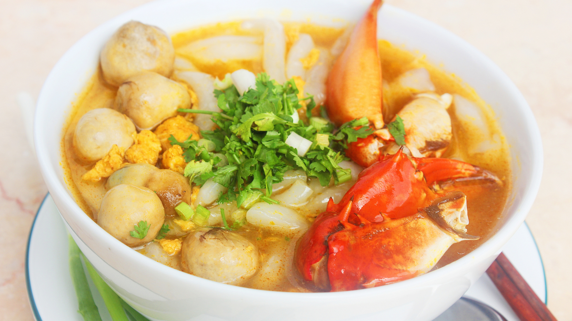 Hiểu rõ bánh canh bao nhiêu calo giúp bạn chủ động hơn trong việc lựa chọn và điều chỉnh khẩu phần