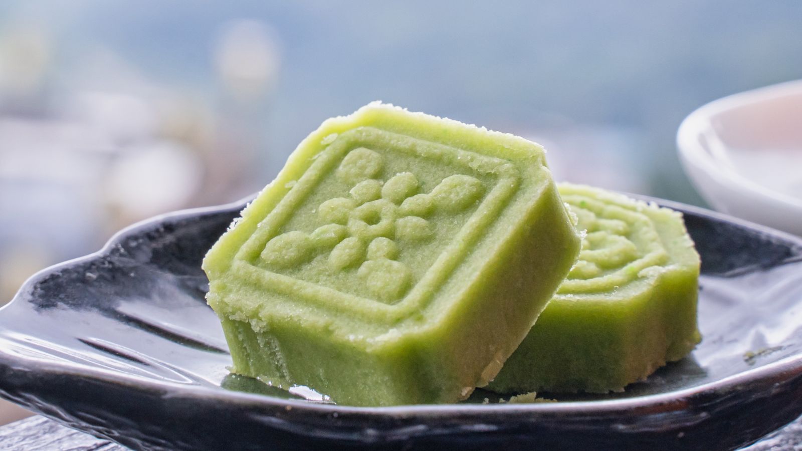 Rất nhiều người yêu thích bánh đậu xanh nhưng lại lo lắng không biết ăn bánh đậu xanh có mập không?