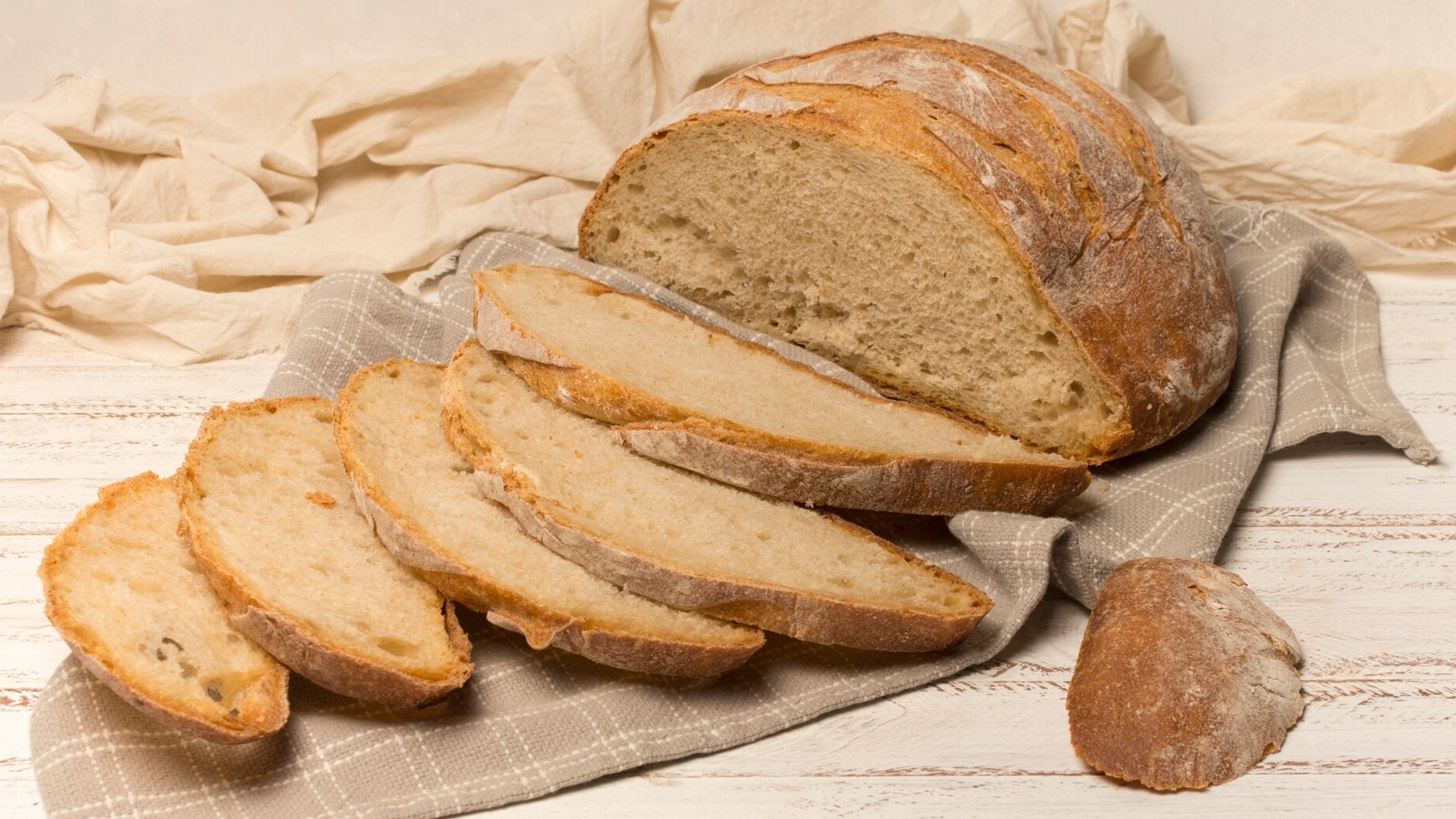 Bánh mì nguyên cám được làm từ bột mì nguyên hạt