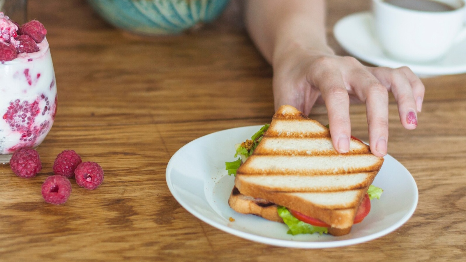 Bánh mì nguyên cám thường được dùng trong các bữa sáng