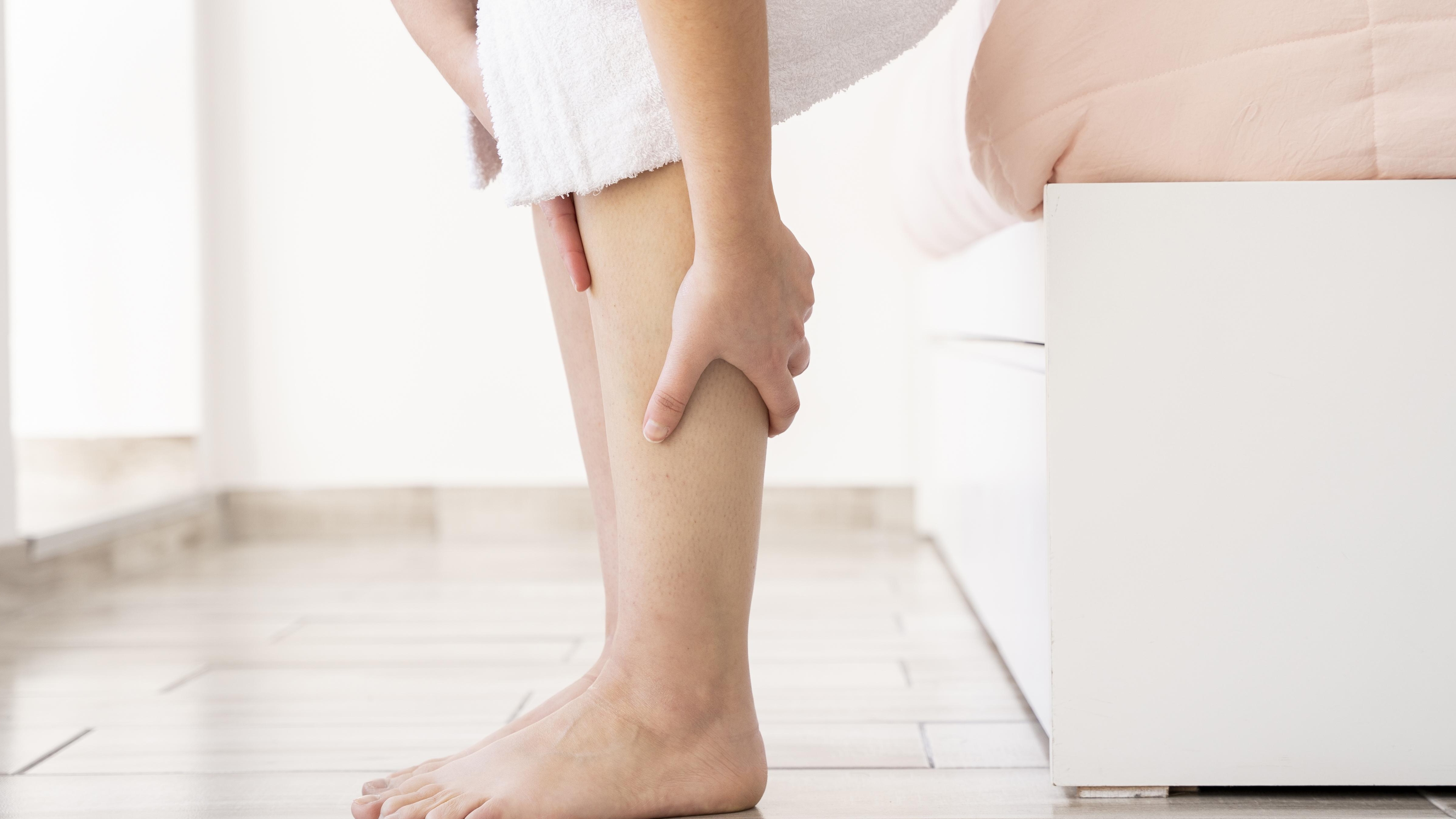 Bắp chân to thường xuất phát từ nhiều nguyên nhân như di truyền, cơ địa, thói quen vận động, chế độ ăn uống hoặc tích mỡ