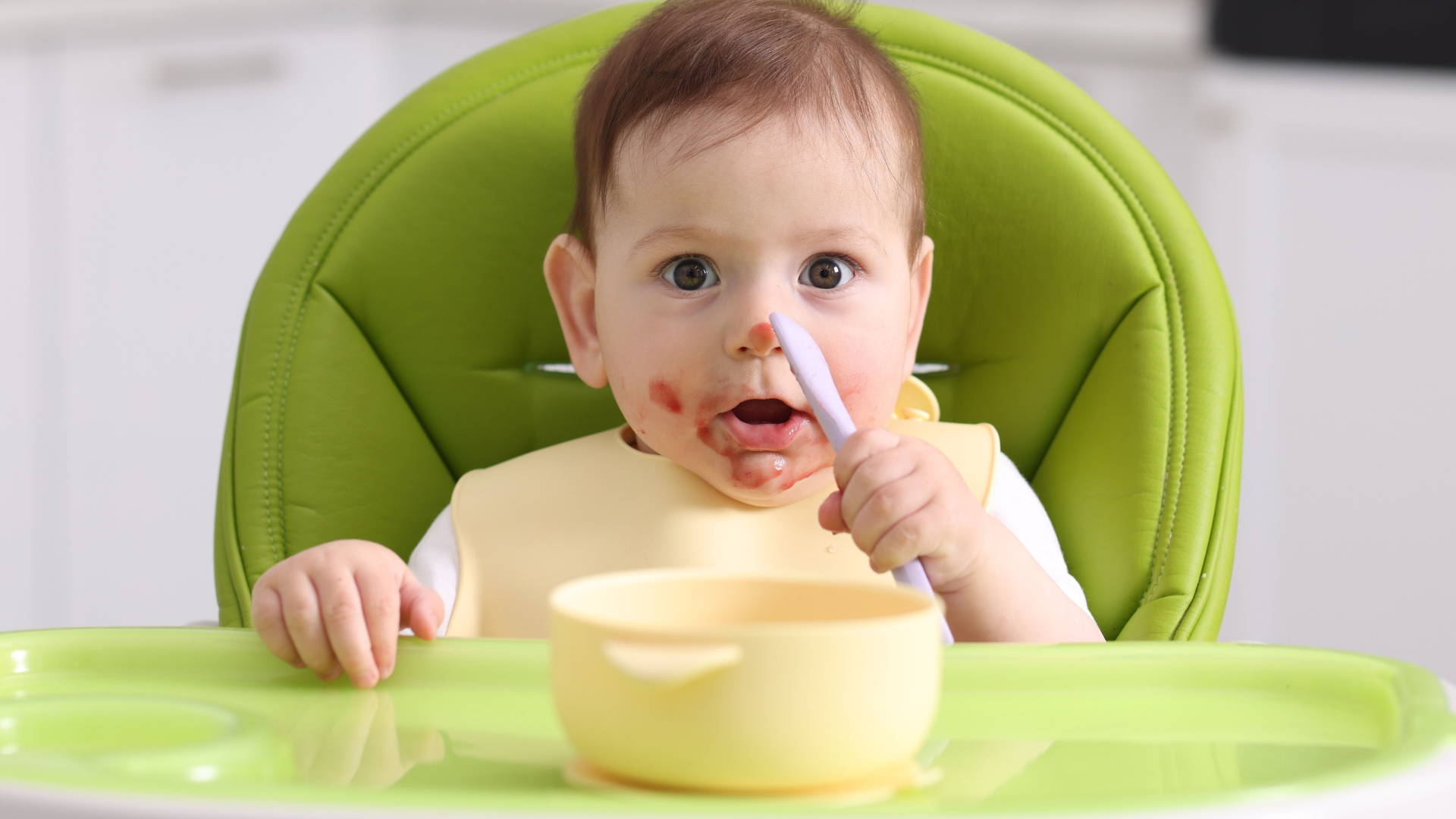 Ưu tiên chọn chất liệu an toàn như silicone, inox hoặc nhựa PP không chứa BPA