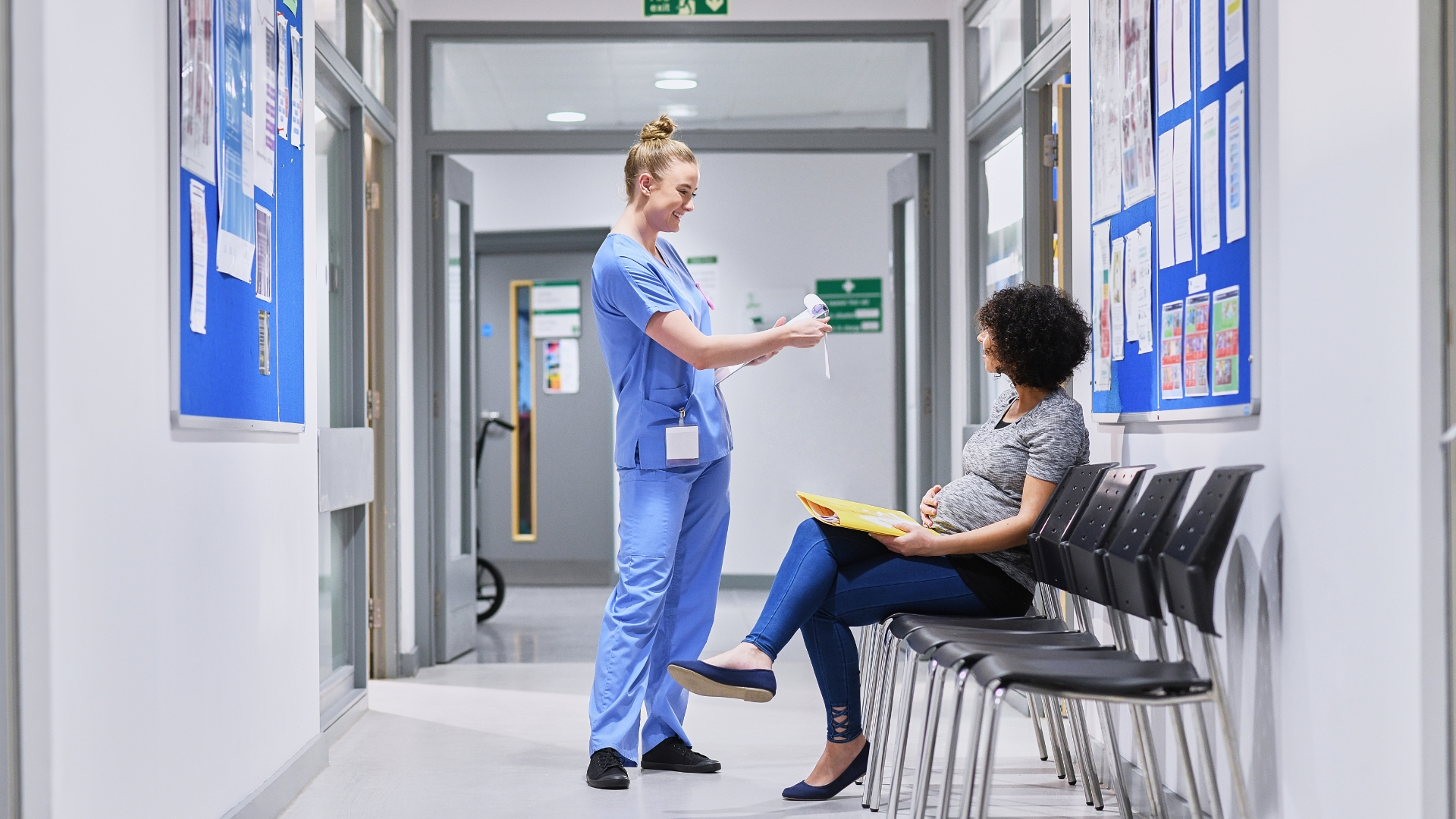 Khám thai định kỳ và đầy đủ giúp phát hiện các bất thường, can thịp kịp thời để đảm bảo an toàn cho mẹ và thai nhi