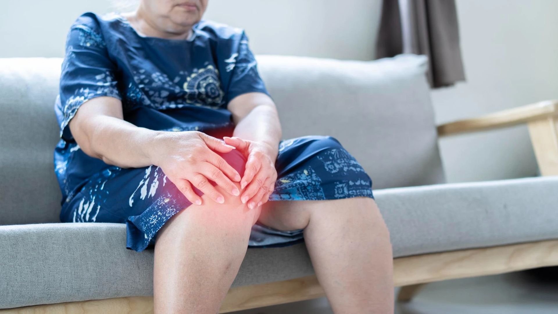 Bàn chân bẹt ở người lớn không điều trị kịp sẽ dẫn đến thoái hóa khớp