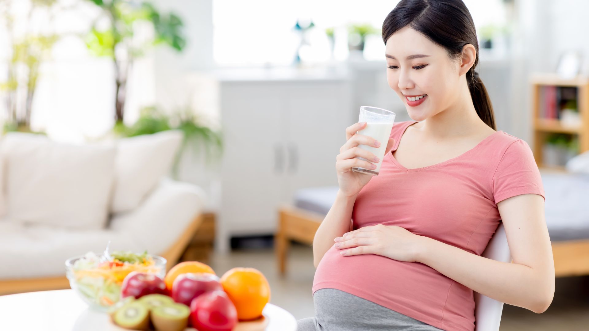 Thực phẩm giàu canxi và vitamin giúp mẹ bầu bảo vệ răng chắc khỏe trong thai kỳ