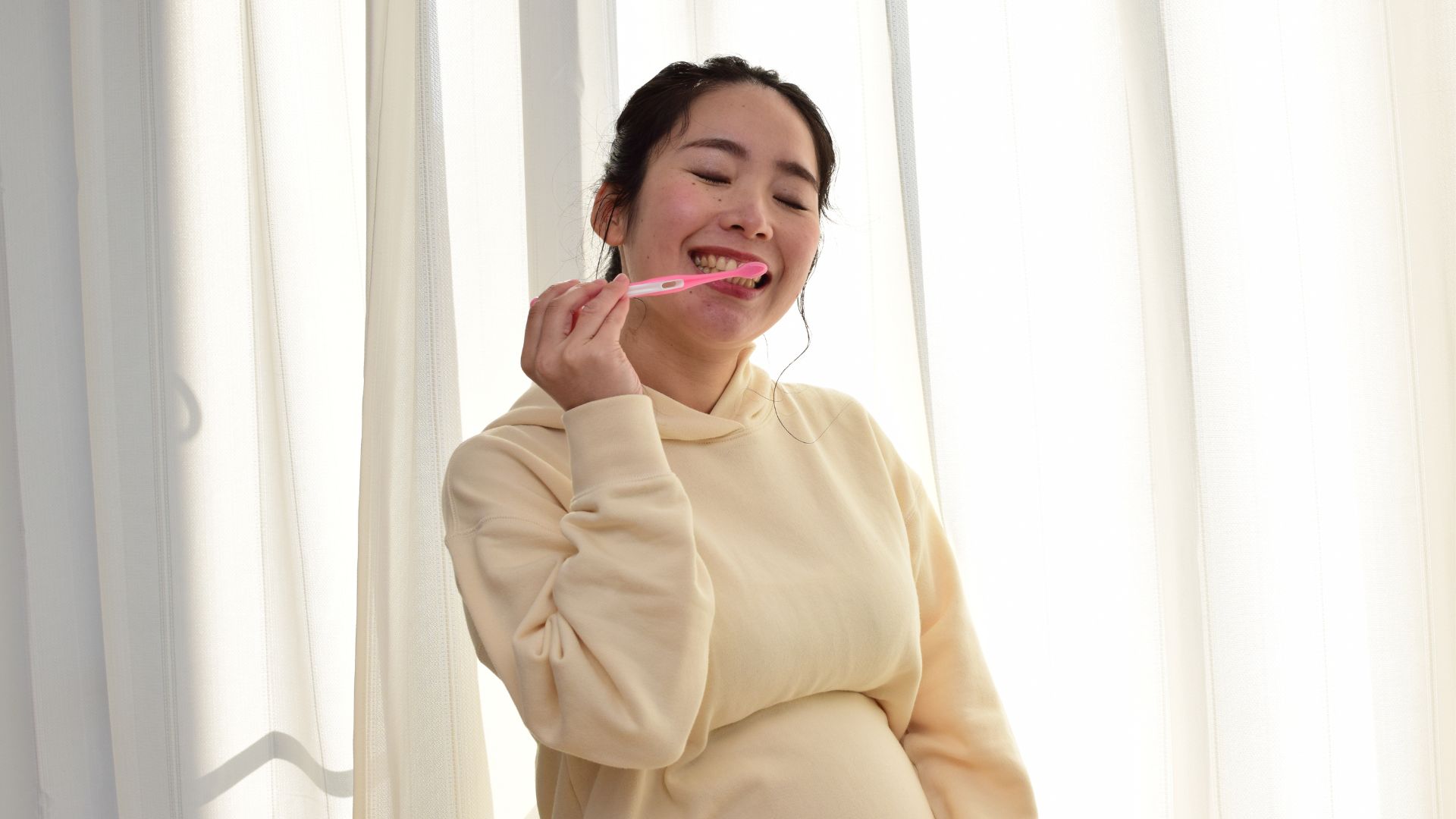 Vệ sinh răng miệng nhẹ nhàng, đều đặn giúp ngăn ngừa đau răng và viêm nướu