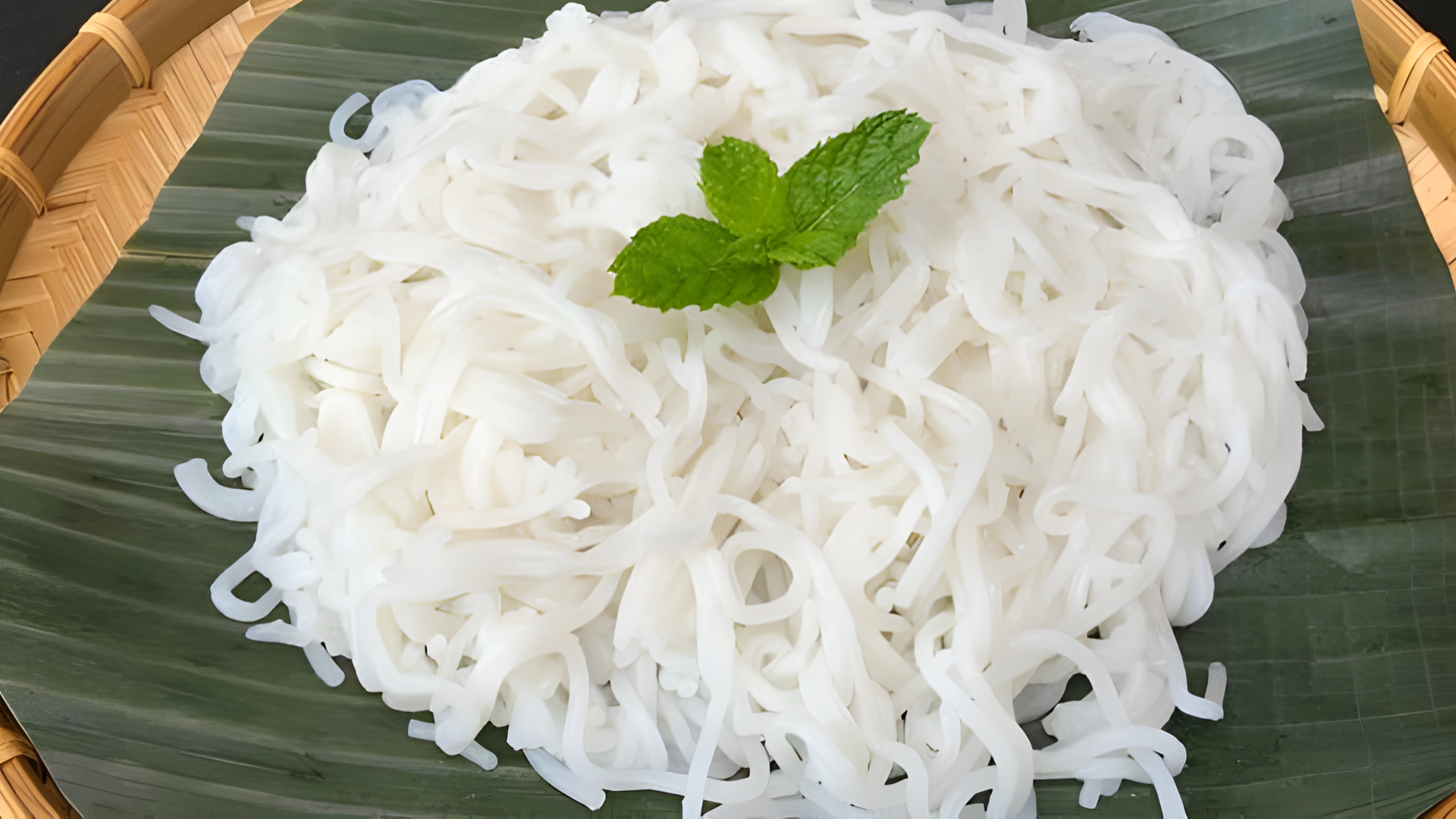 Bún gạo là nguồn tinh bột giúp cung cấp năng lượng cho hoạt động hàng ngày của mẹ bầu