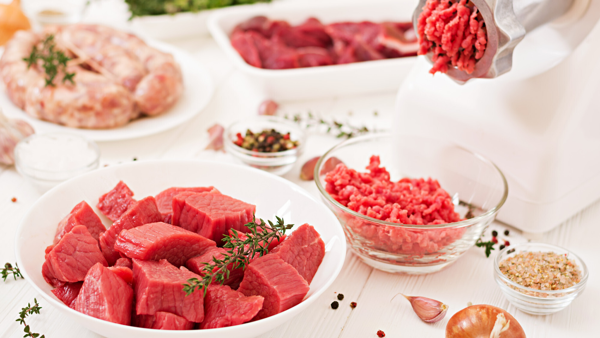 So với các loại thịt đỏ như thịt bò hay thịt lợn, thịt ếch mềm, ít chất béo và dễ tiêu hóa hơn