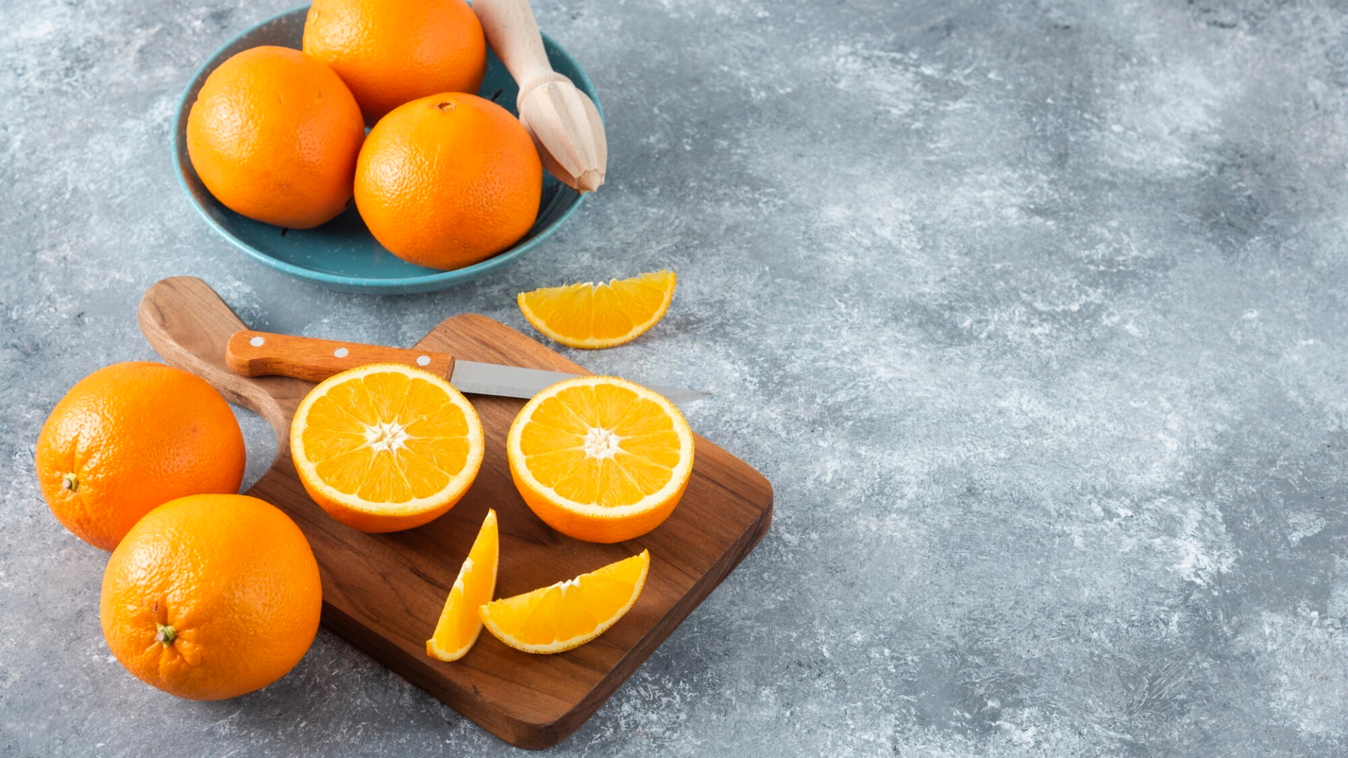 Lưu ý không kết hợp nghêu với thực phẩm giàu vitamin C như cam, quýt vì có thể gây khó tiêu