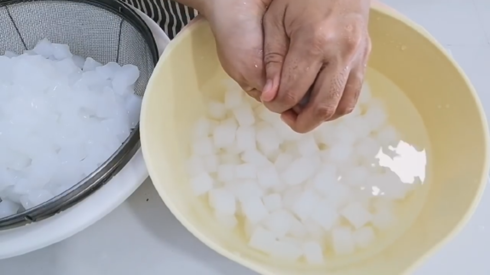 Tự làm thạch dừa tại nhà là lựa chọn an toàn nhất cho mẹ bầu 3 tháng đầu