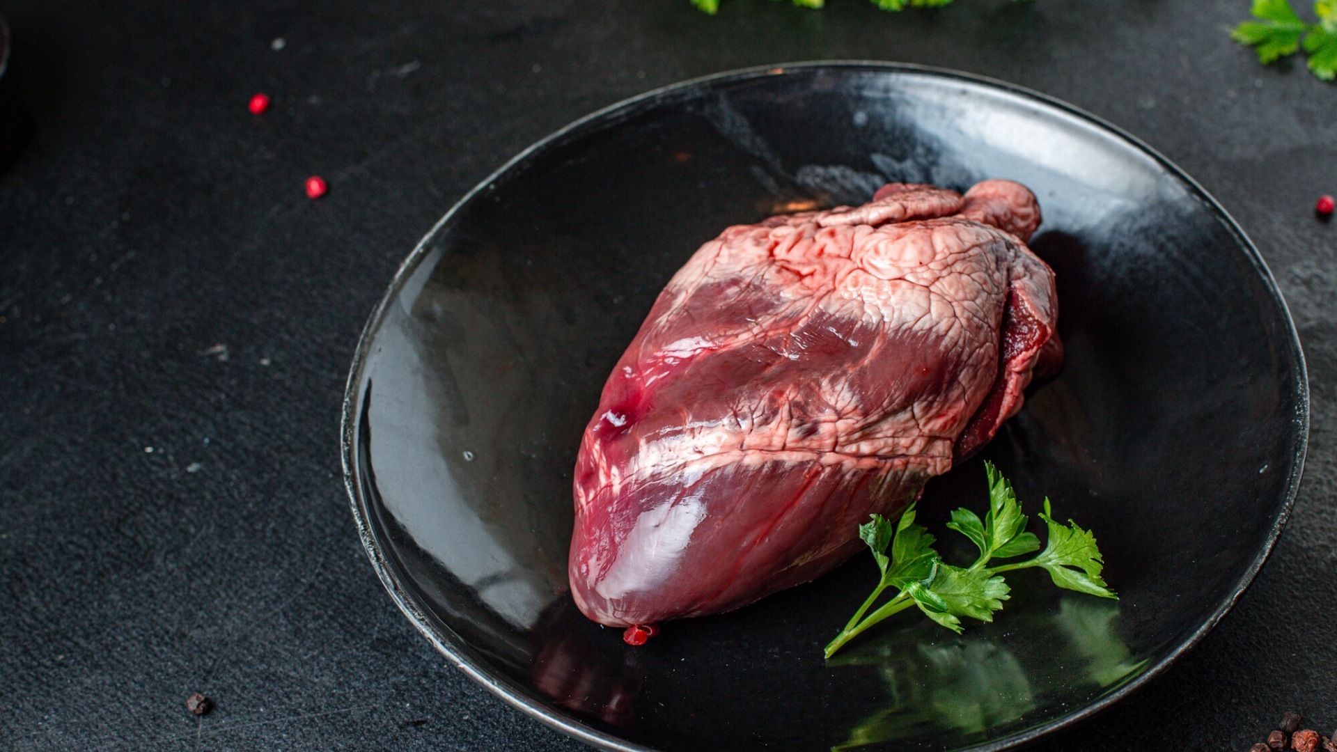 Tim heo chứa những chất hỗ trợ hình thành máu, phát triển hệ thần kinh của thai nhi và duy trì sức khỏe tổng thể của mẹ bầu