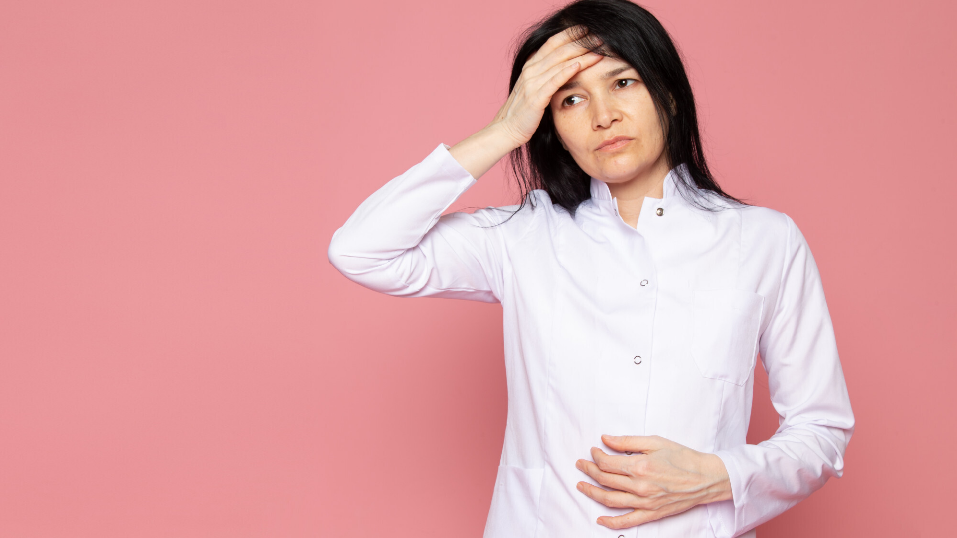 Nếu mẹ xuất hiện các triệu chứng như đau bụng, ra máu hoặc chóng mặt sau khi đi lại, hãy dừng mọi hoạt động và đi khám ngay