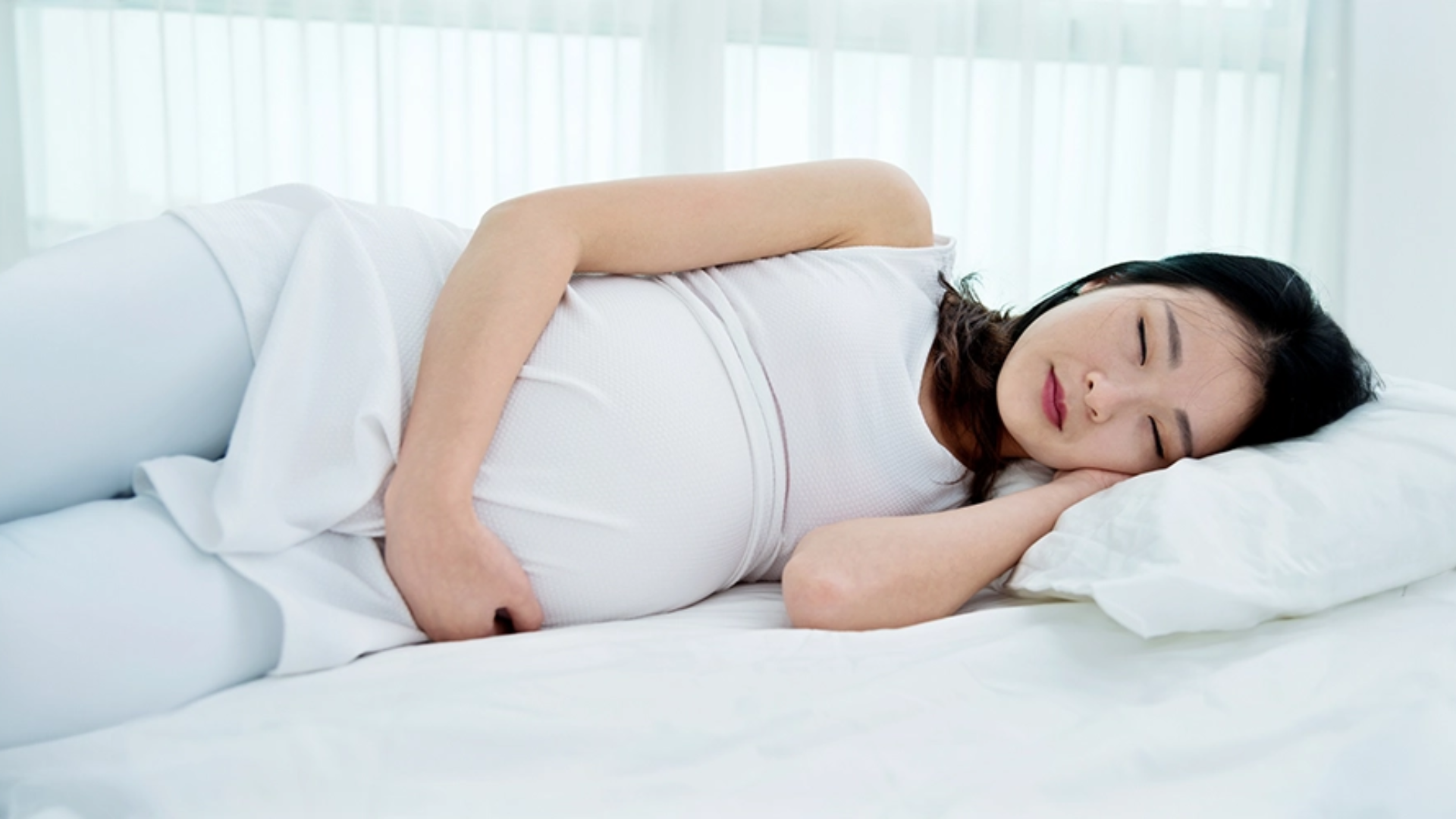 Mẹ bầu có thể ngủ đủ giấc để duy trì năng lượng mà không cần dùng nước tăng lực