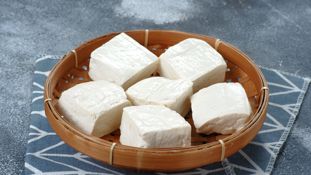 Chao là sản phẩm được tạo ra bằng cách lên men đậu phụ trong môi trường có muối, rượu và vi sinh vật tự nhiên