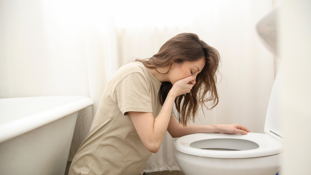 Ốm nghén gây buồn nôn, chán ăn khiến mẹ bầu mất ngủ 3 tháng đầu