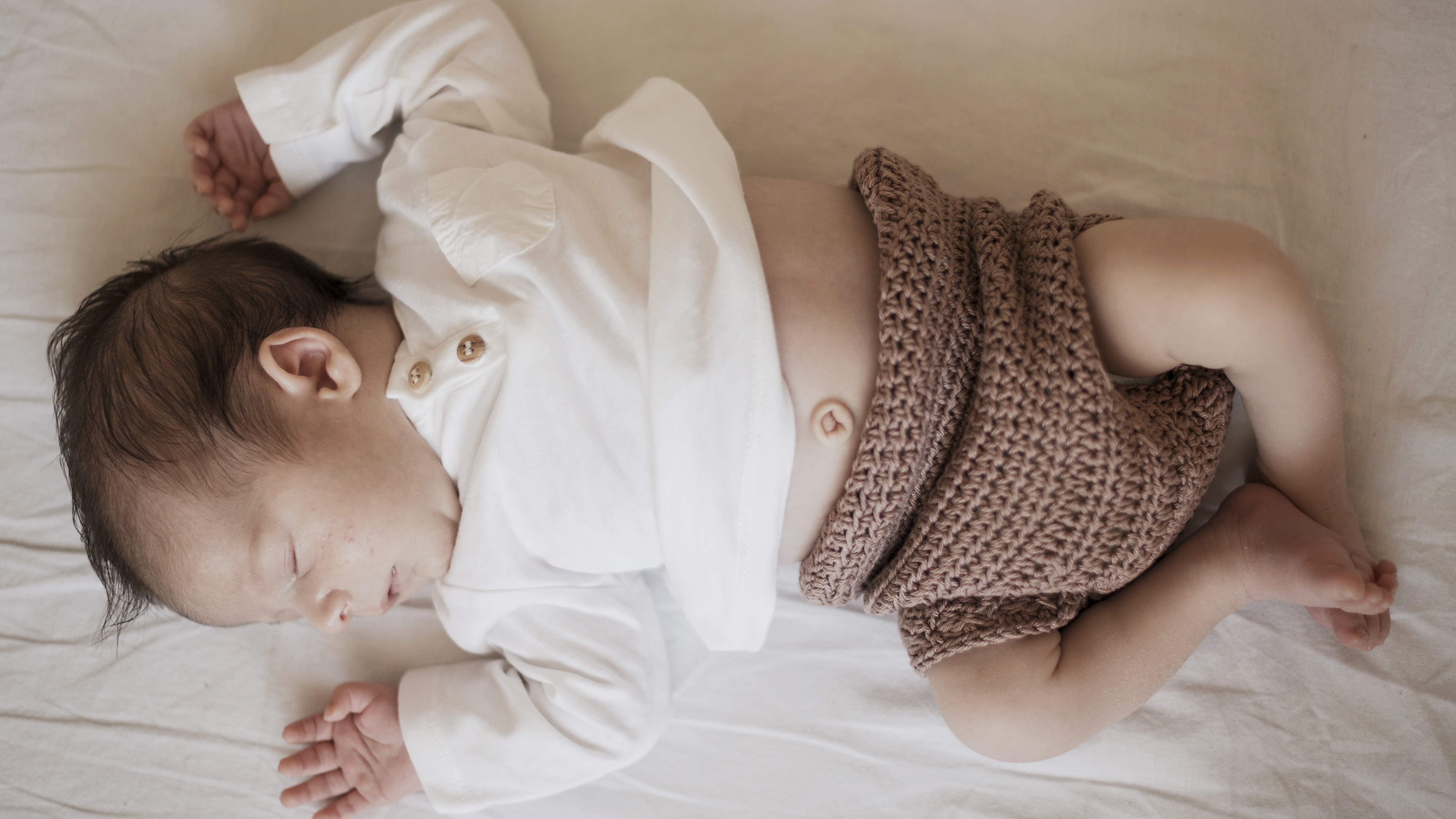 Bé 8 tháng tuổi thường ngủ 2 - 3 giấc ban ngày