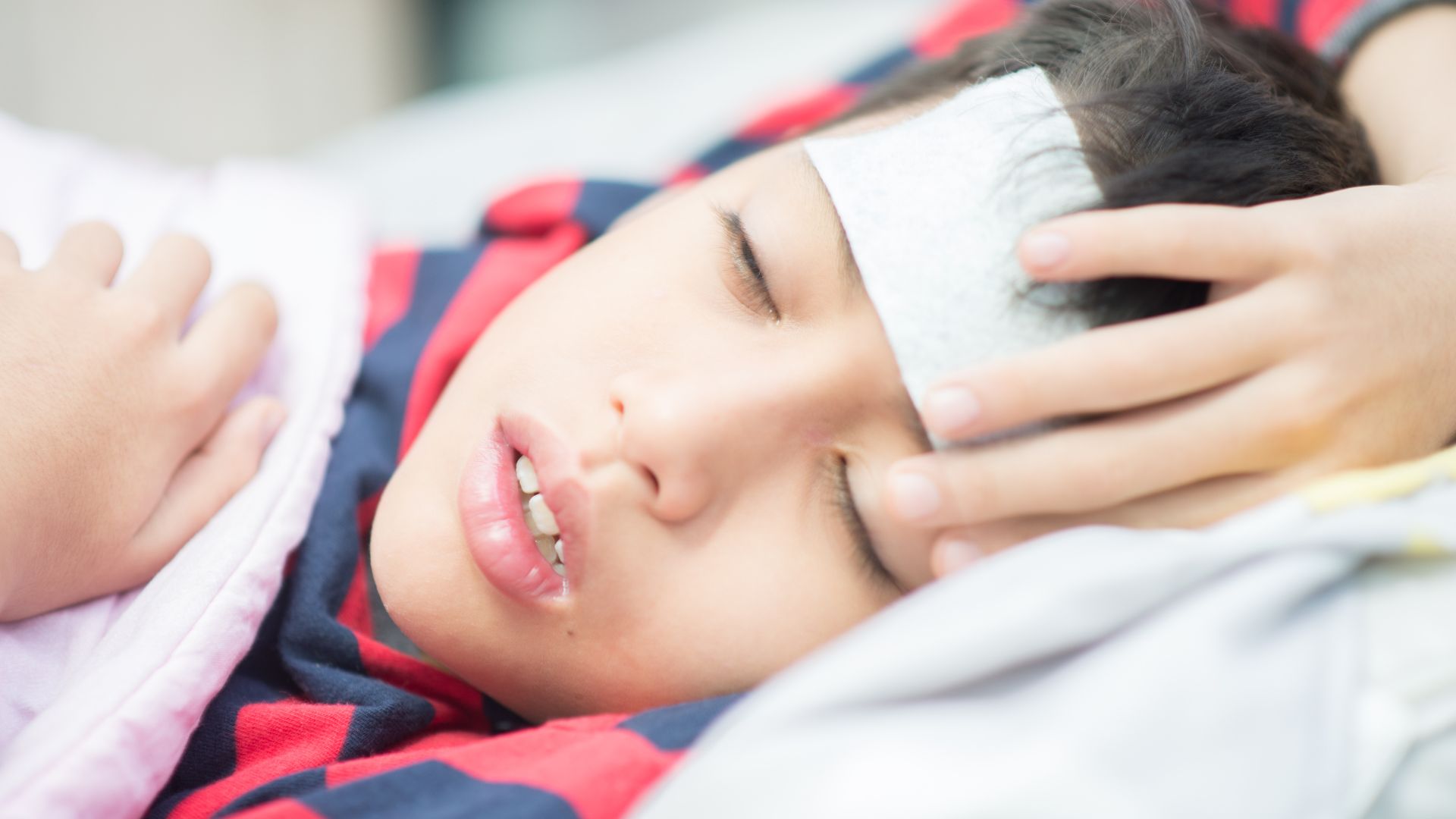 Ngủ li bì, giật mình, khó đánh thức hoặc thay đổi ý thức là dấu hiệu cần quan tâm