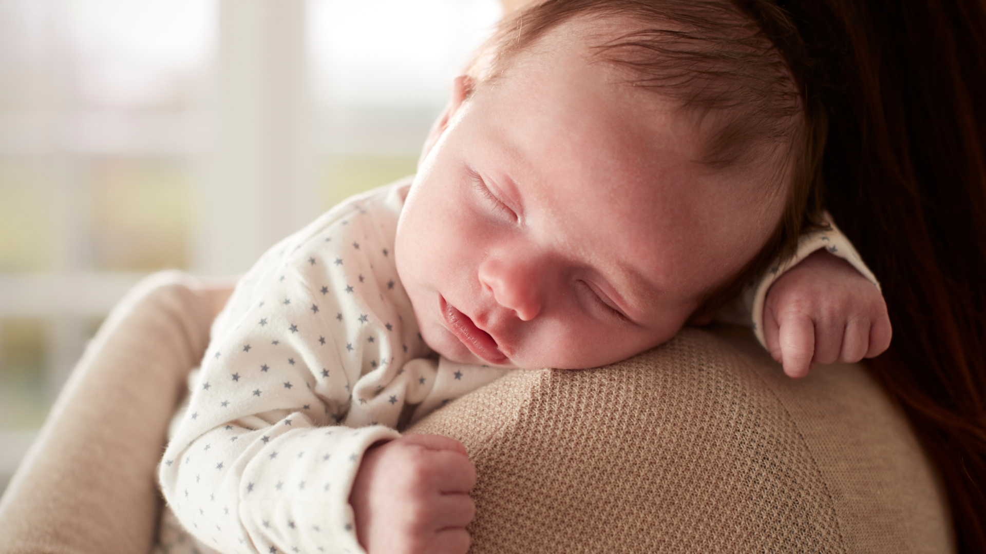 Hướng dẫn chăm sóc vùng kín bé khi có dấu hiệu ra máu