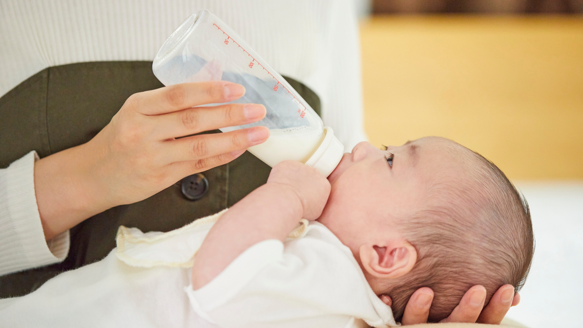 Ăn dặm không thay thế sữa mà chỉ bổ sung thêm dinh dưỡng cho bé