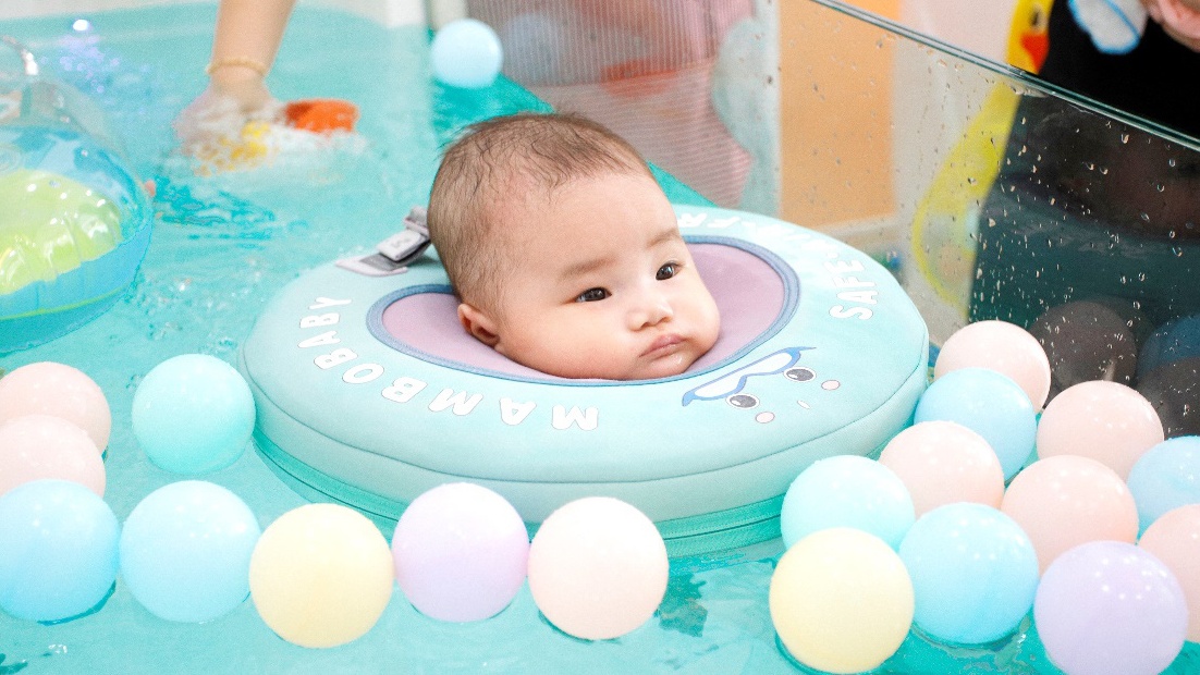 Bơi thuỷ liệu giúp phát triển hệ thần kinh và giác quan