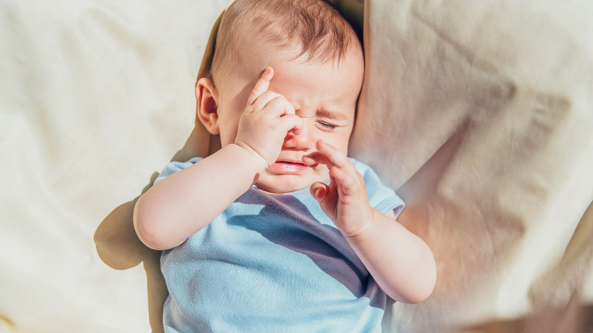 Bé ngủ hay giật mình là thiếu chất gì?