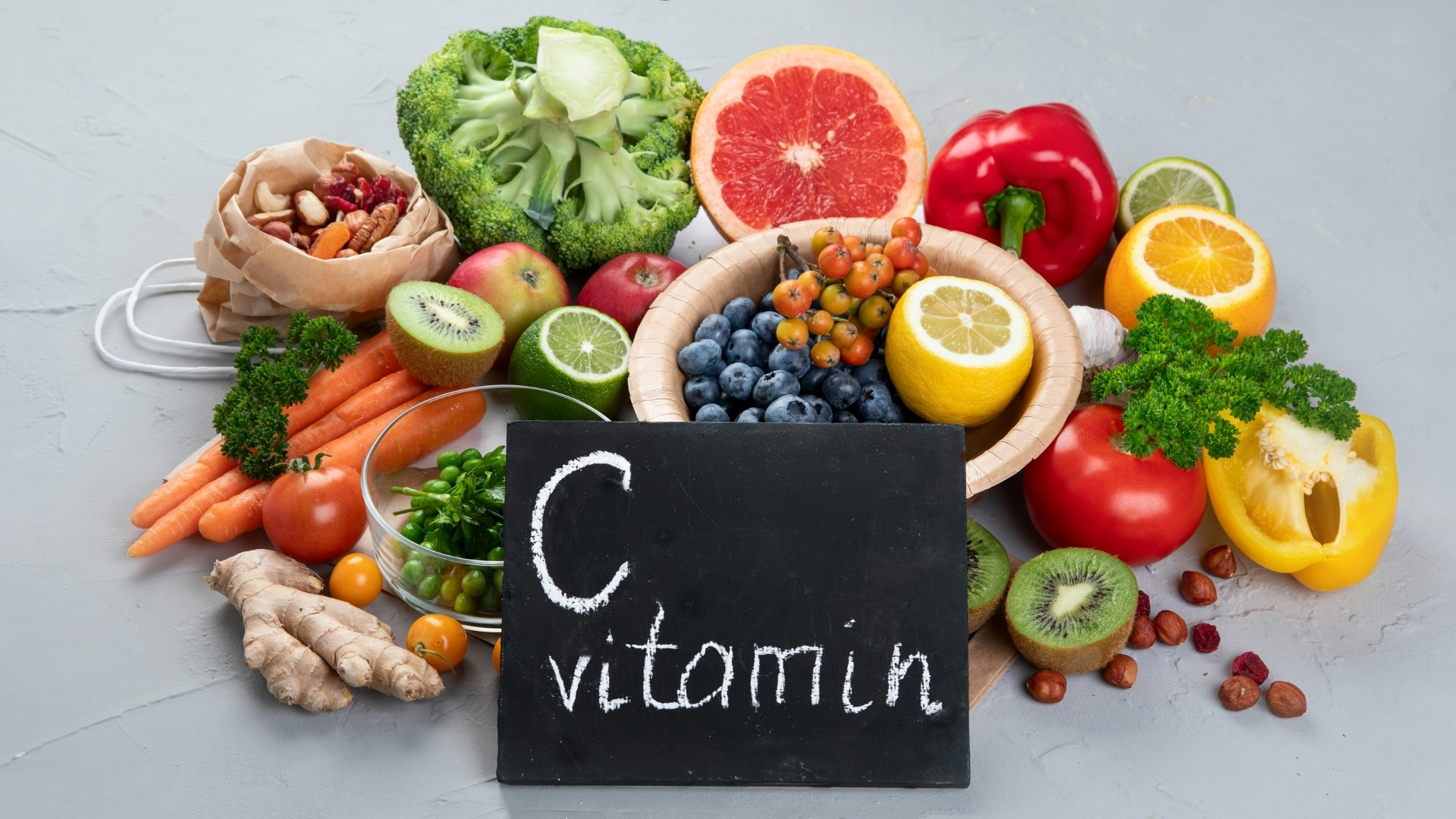 Tăng cường thực phẩm giàu vitamin C giúp hỗ trợ hệ miễn dịch và quá trình lành thương
