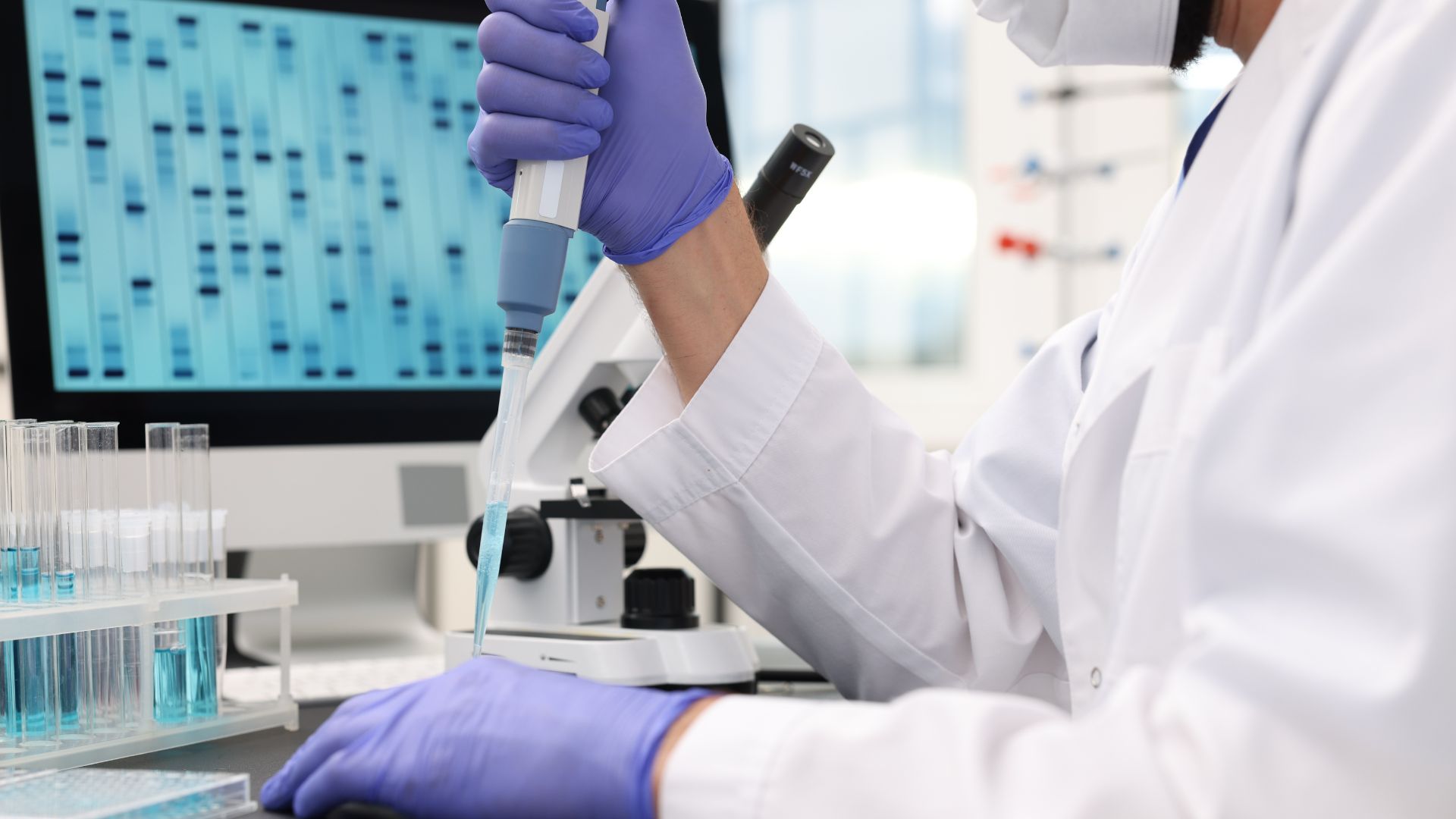 Xét nghiệm di truyền giúp phát hiện đột biến ở các gen liên quan đến tổng hợp melanin