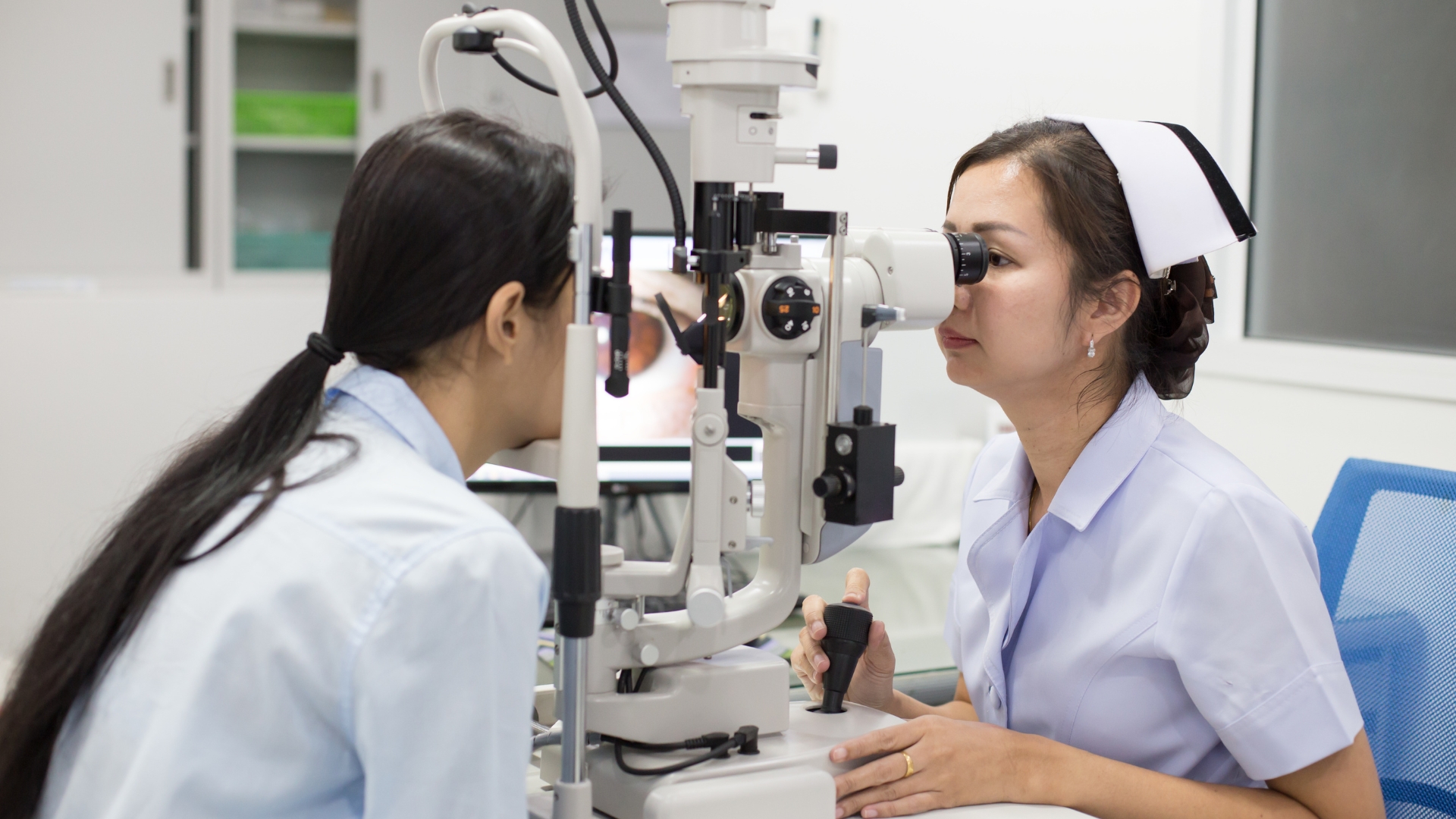 Đo thị lực giúp xác định mức độ suy giảm chức năng nhìn, đặc biệt là khi hoàng điểm bị ảnh hưởng