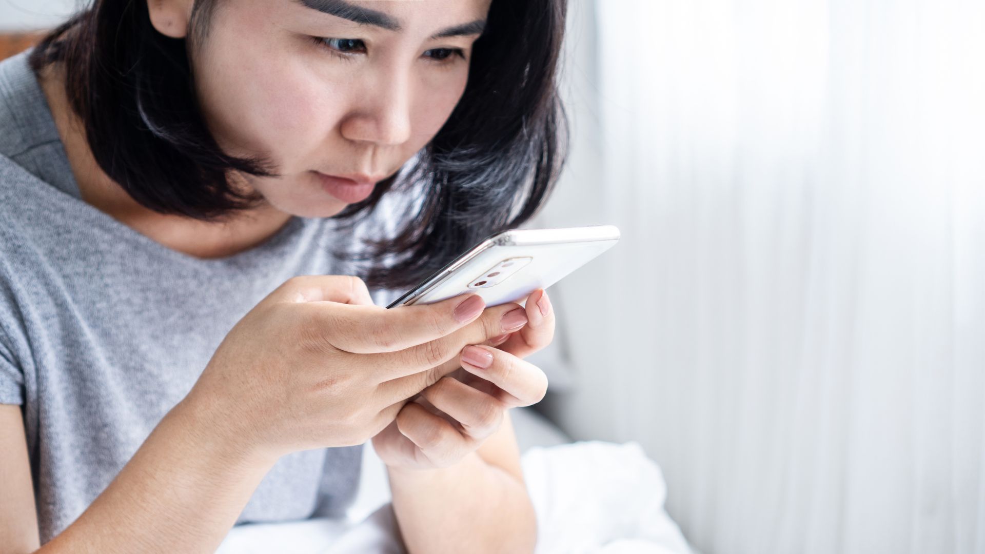 Giảm thị lực khi nhìn xa là biểu hiện đặc trưng nhất của cận thị.