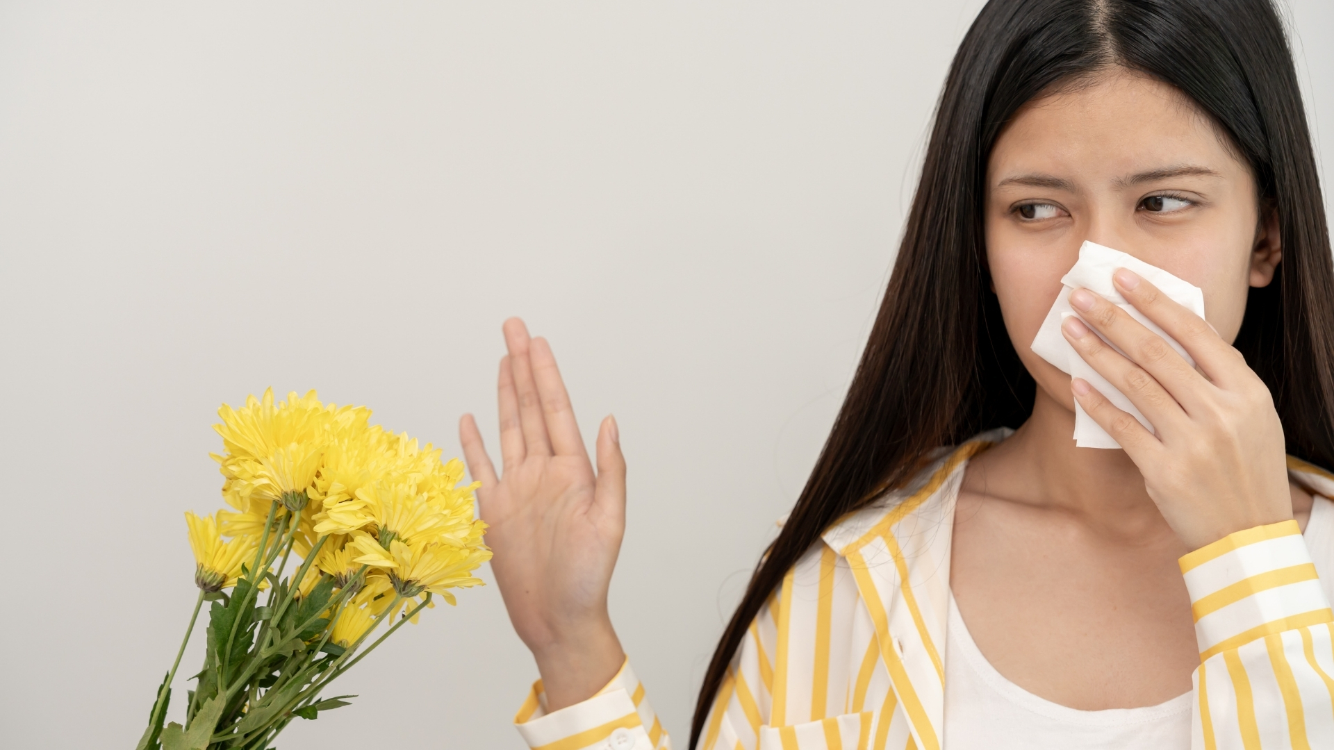 Các tác nhân dị ứng như phấn hoa khi tiếp xúc có thể kích hoạt phản ứng miễn dịch, làm co hẹp phế quản